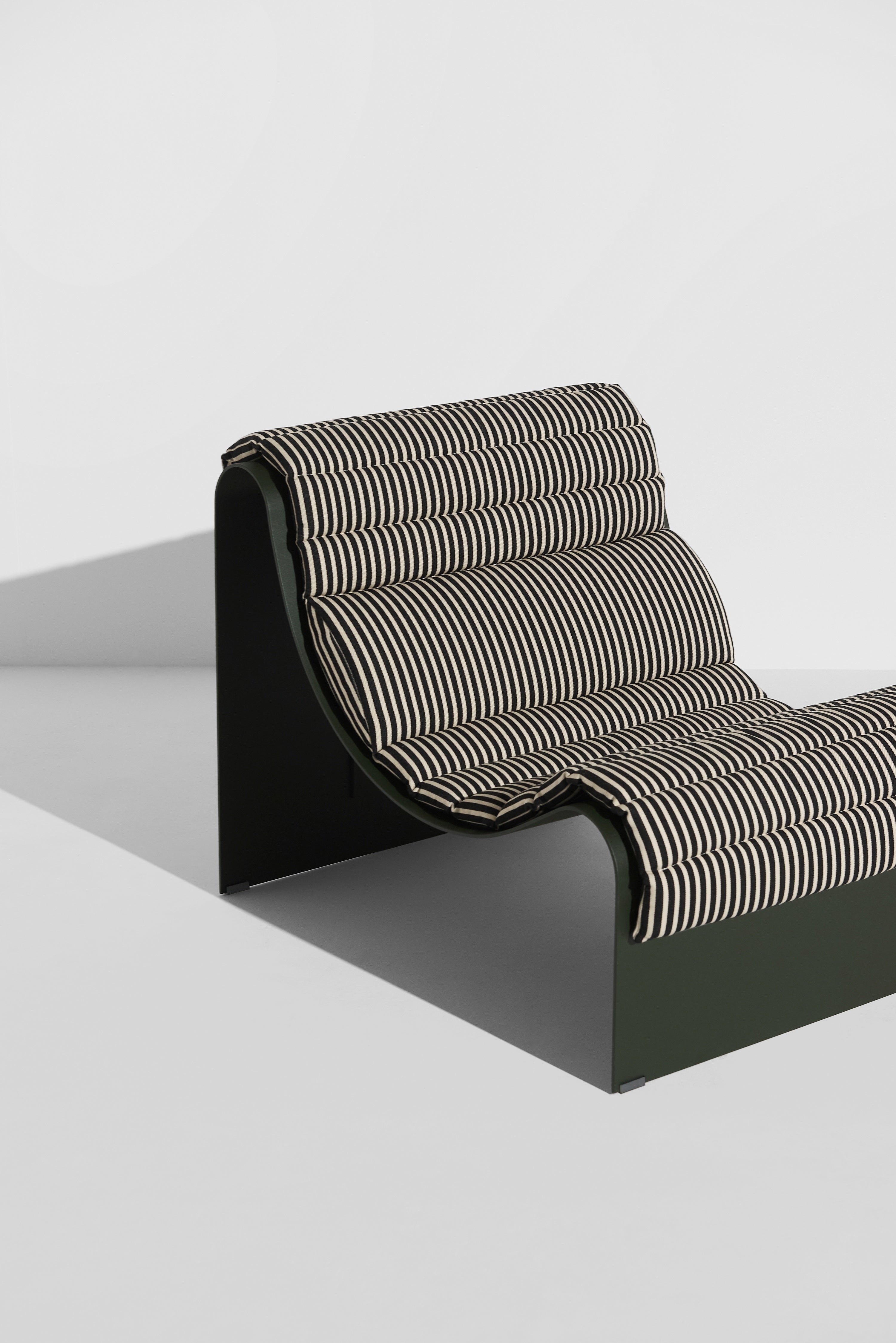 ECLIPSE fauteuil donkergroen met gestreepte kussen
