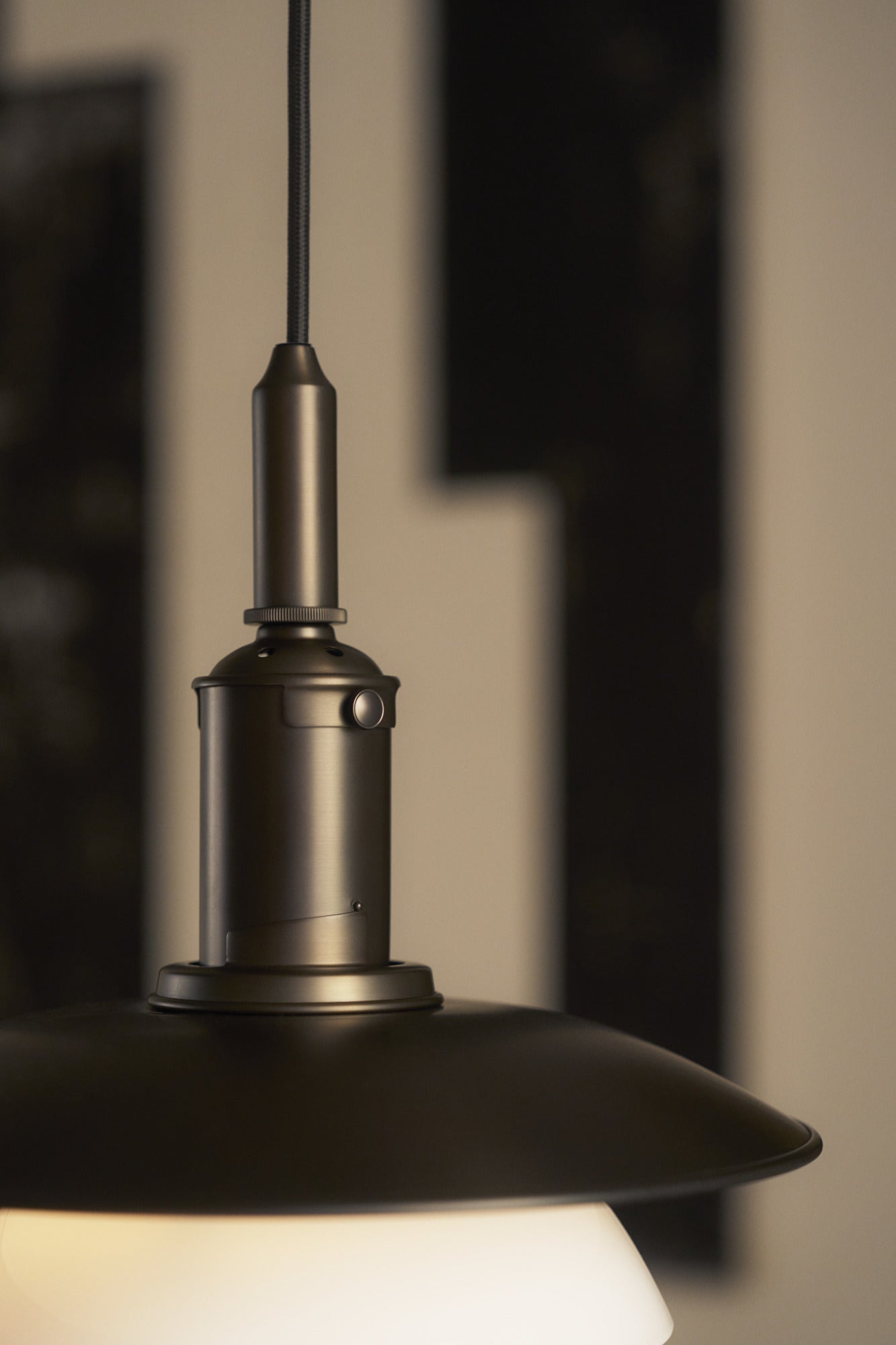 Pendelleuchte PH 3/3 weiß mit schwarzer matter Oberfläche