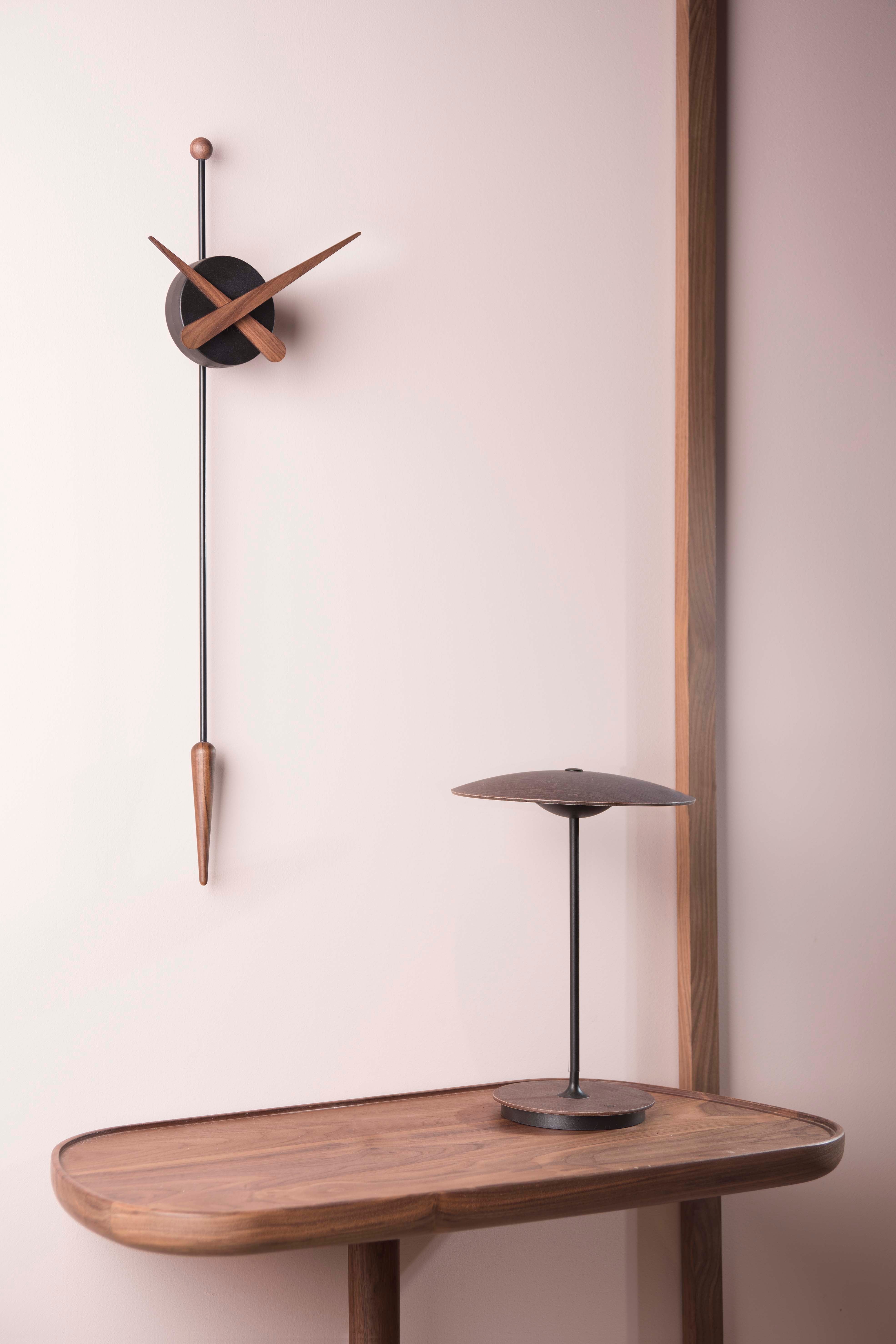 Wandklok PUNTA notenhout met zwart