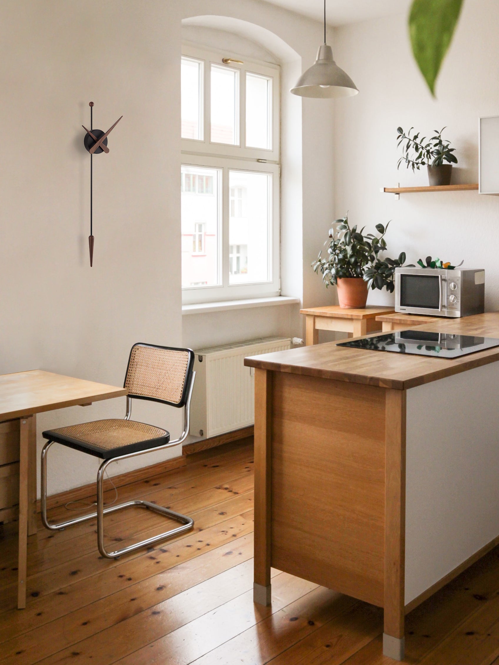 Wandklok PUNTA notenhout met zwart