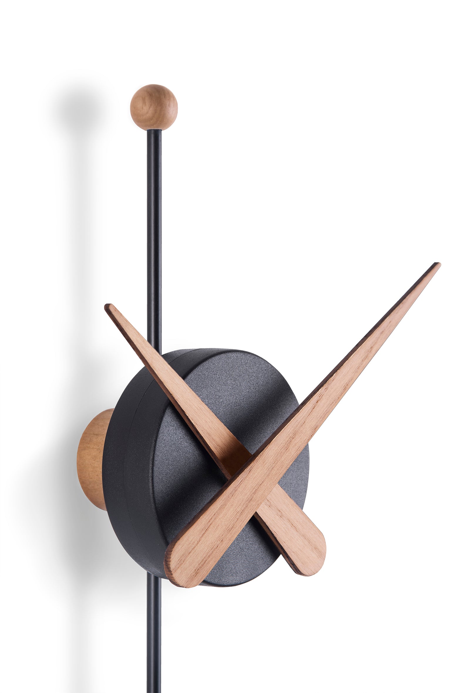 Wandklok PUNTA eikenhout met zwart