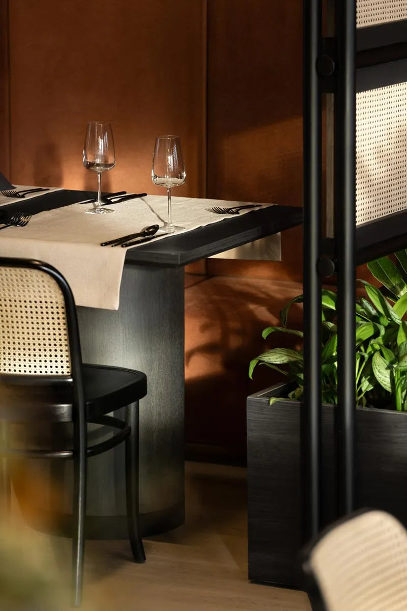 Krzesło z podłokietnikami BENKO B-8120 drewno bukowe