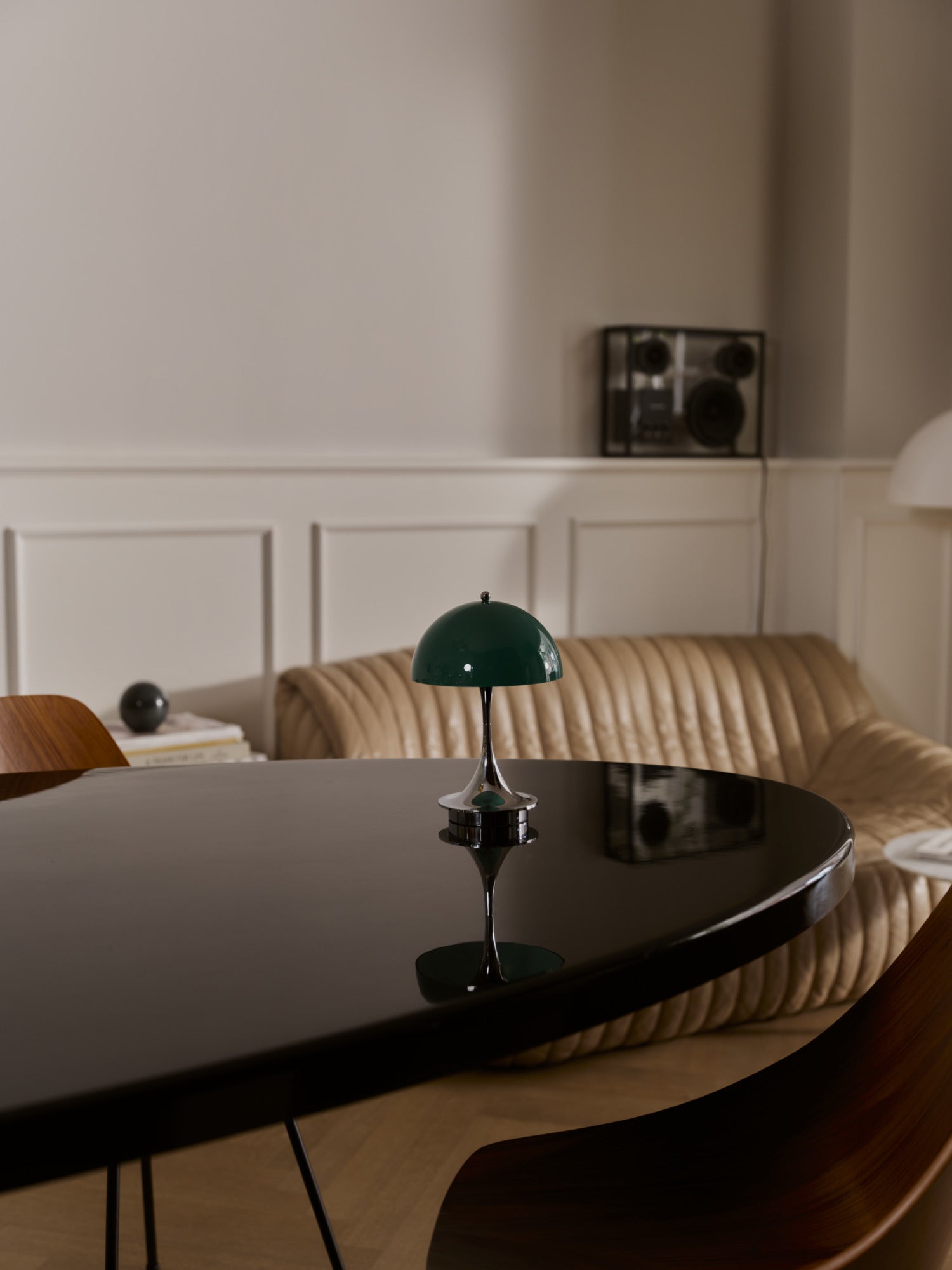 Tragbare Lampe PANTHELLA 160 grün mit verchromtem Fuß