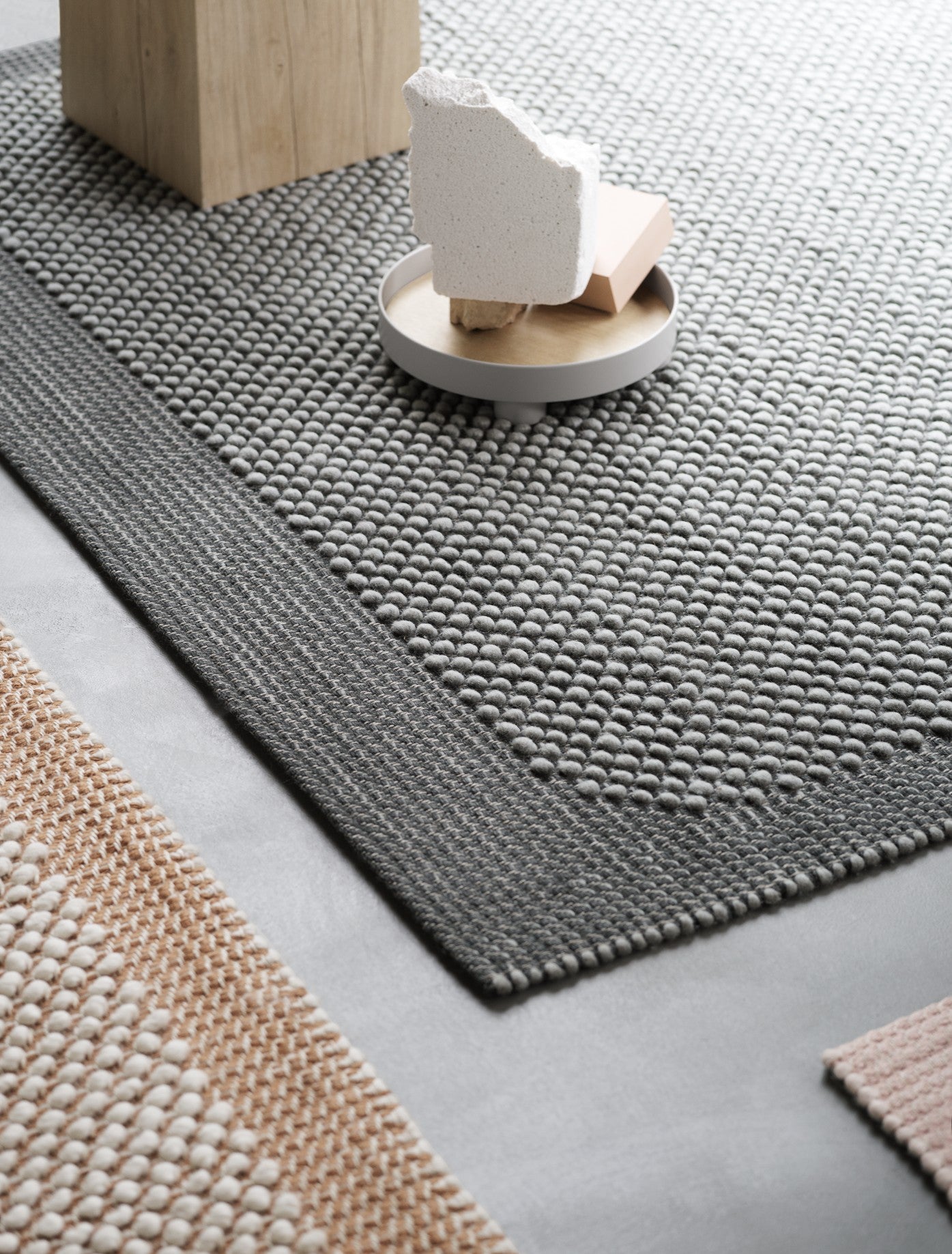 PEBBLE rug orange with beige