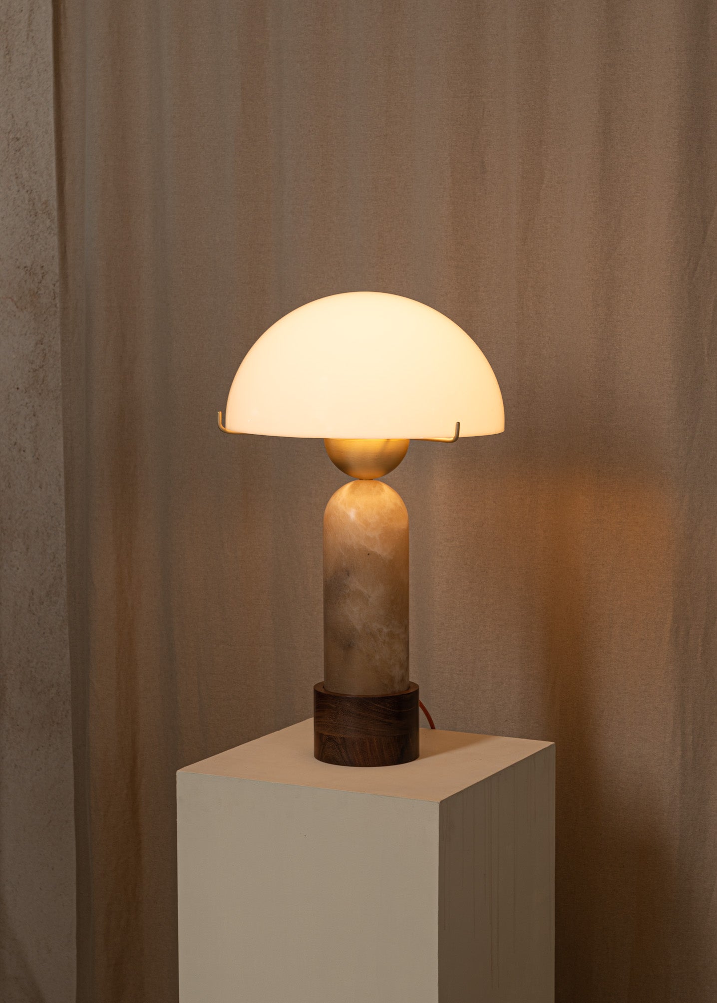 Tischlampe PEONO dunkelbeige Alabaster
