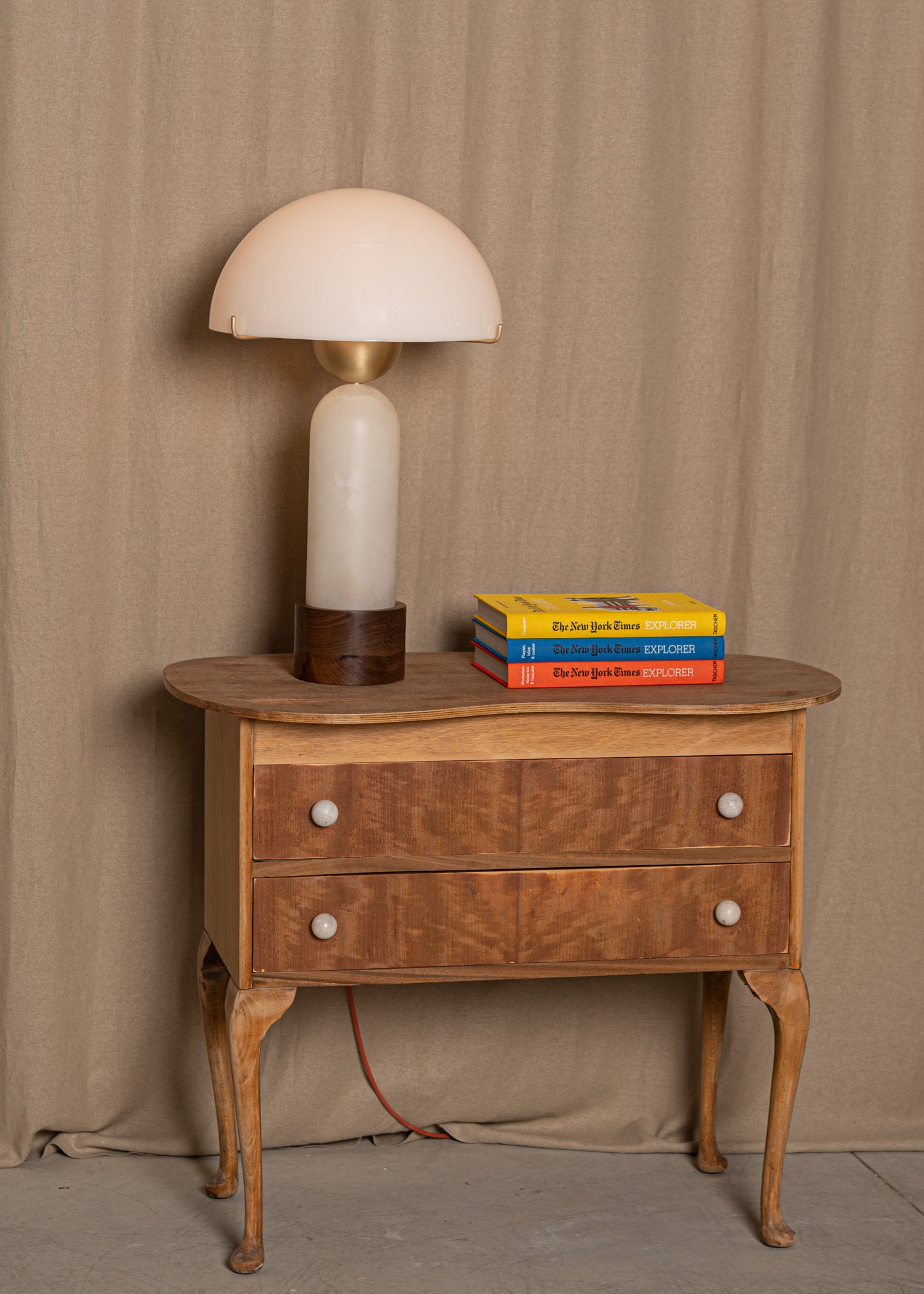 Tafellamp PEONO wit alabaster