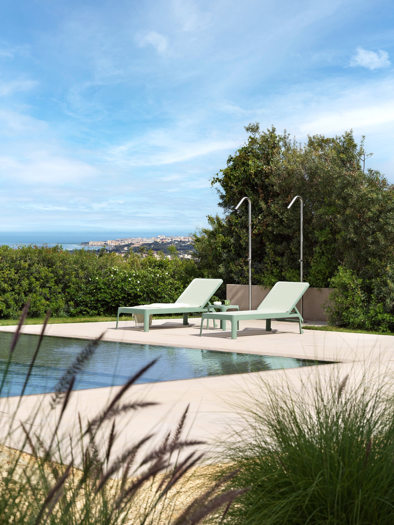 NET White Outdoor Coffee Table