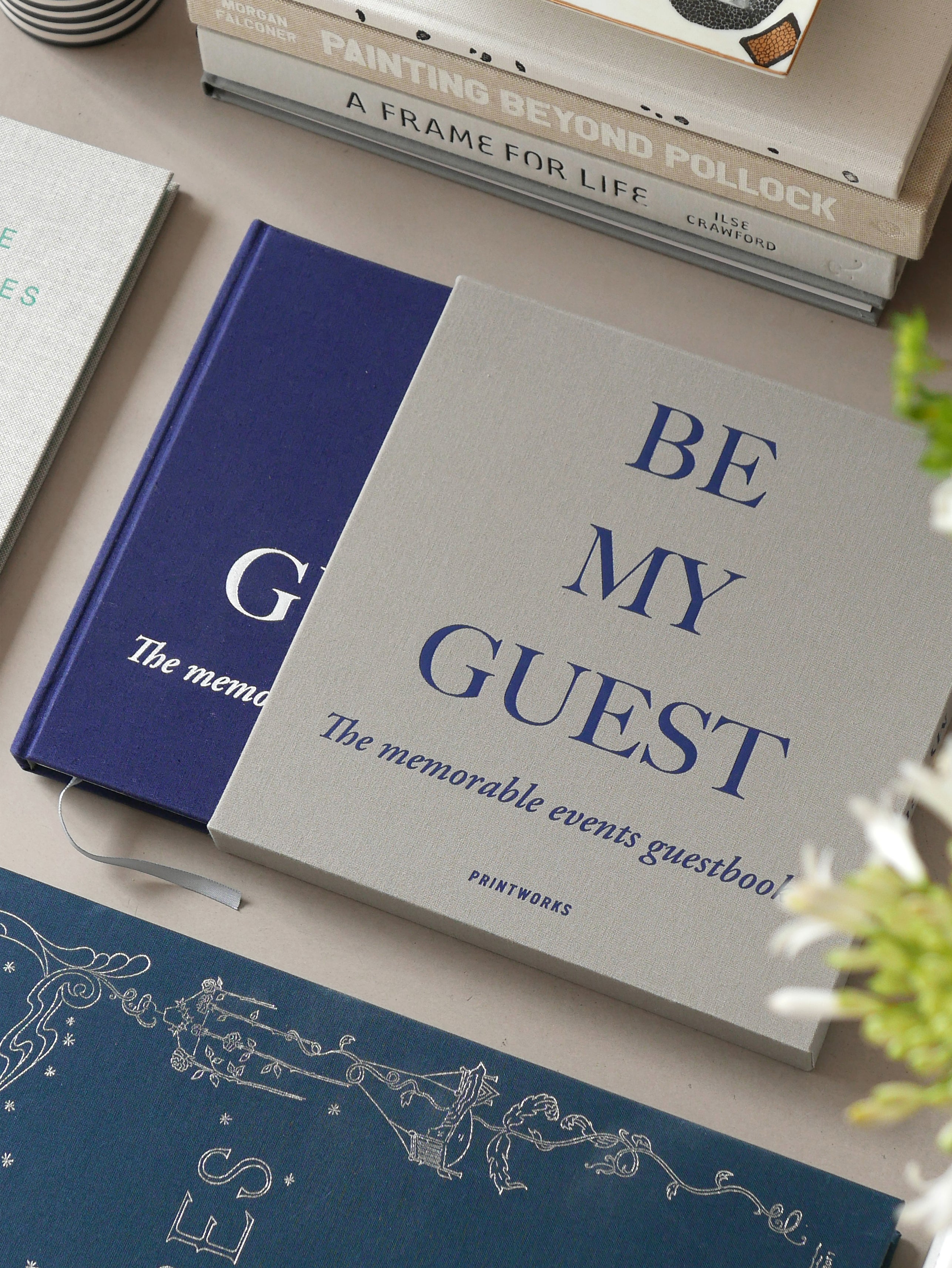 Gastenboek BE MY GUEST grijs met marineblauw