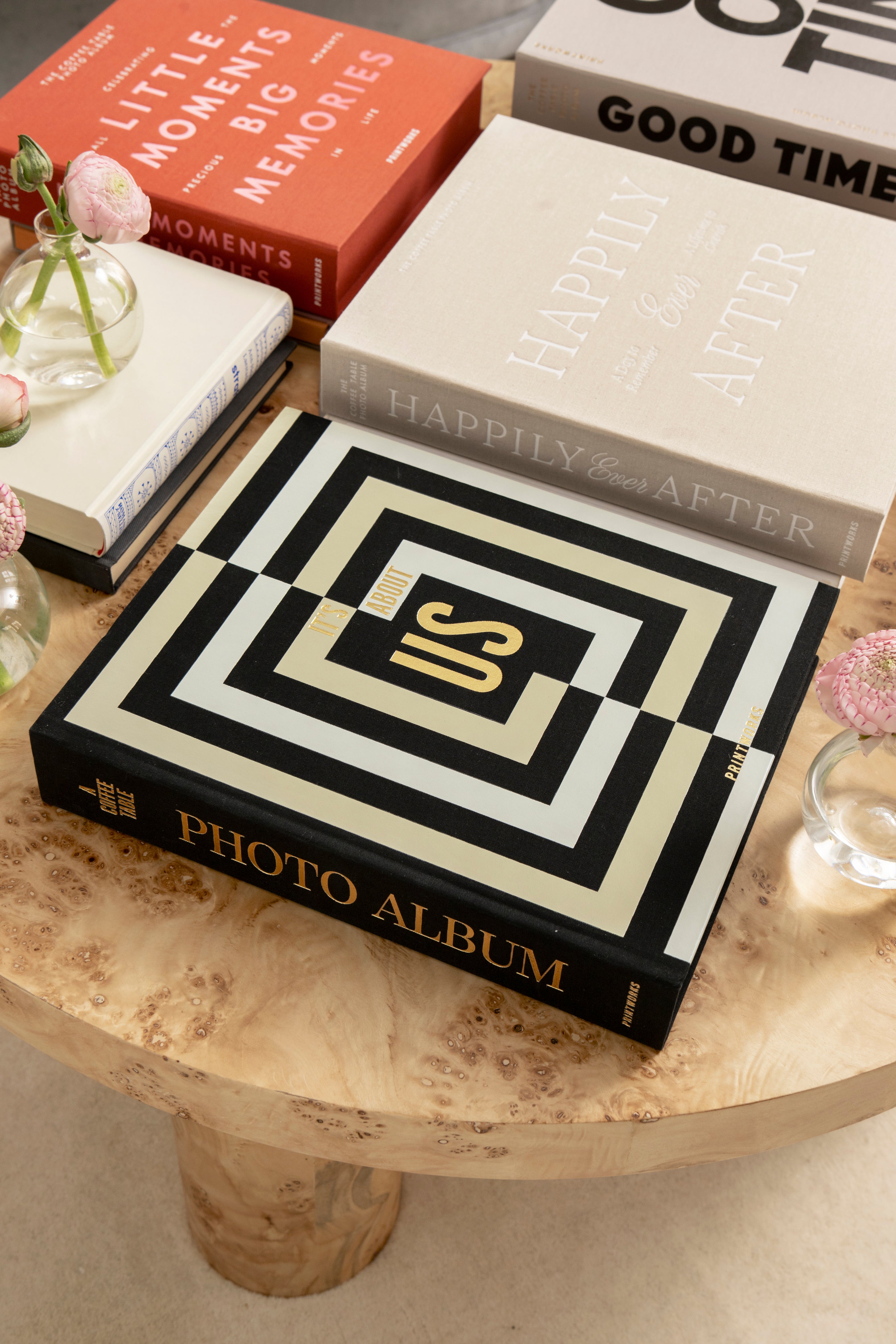 Fotoalbum IT'S ABOUT US schwarz mit Weiß und Gold