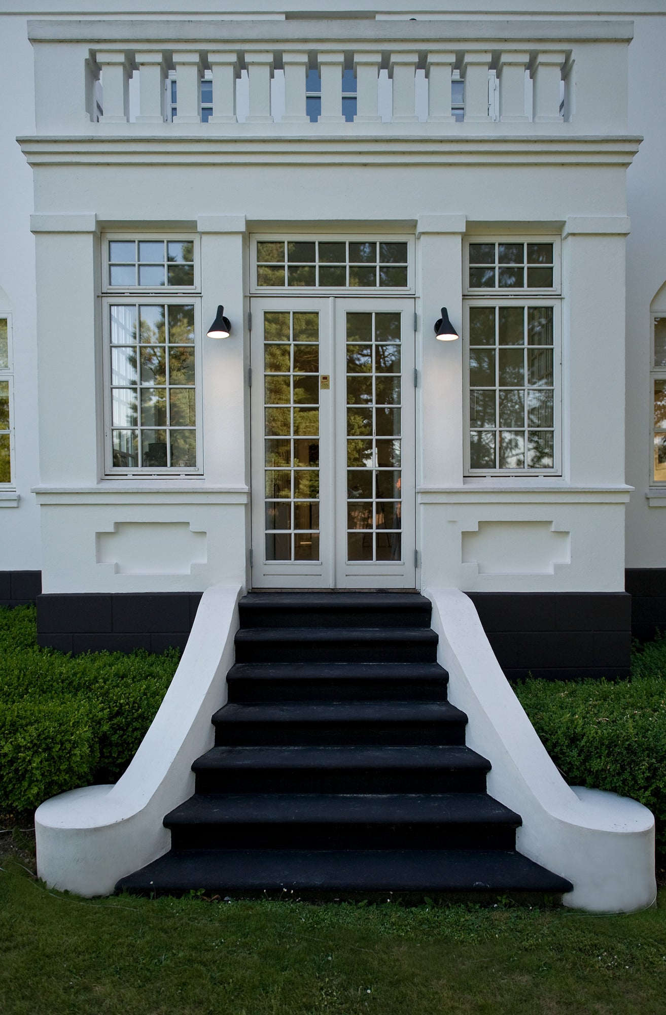 AJ 50 Black Outdoor Wall Lamp