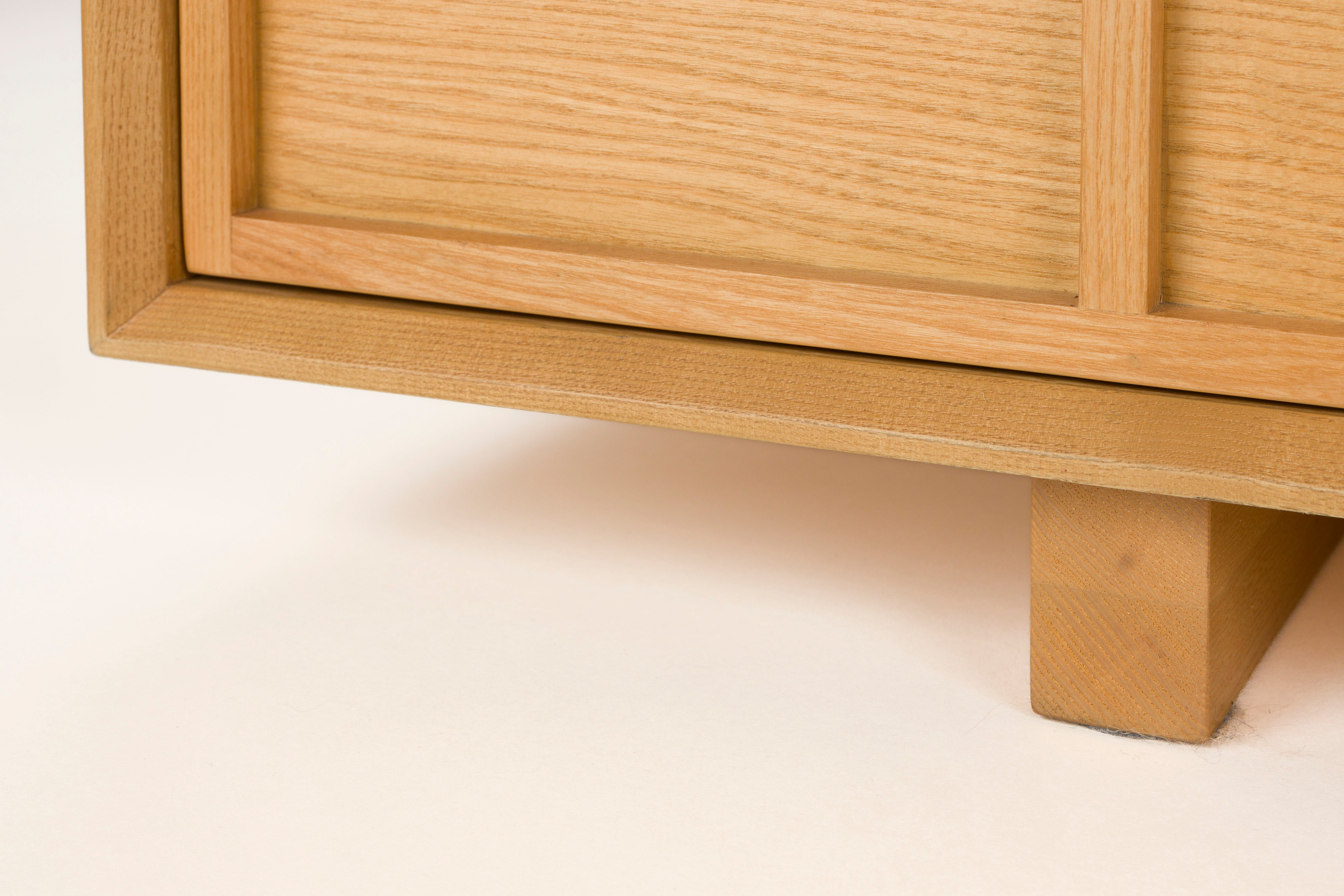 RTV-kast RASTER in essenhoutfineer