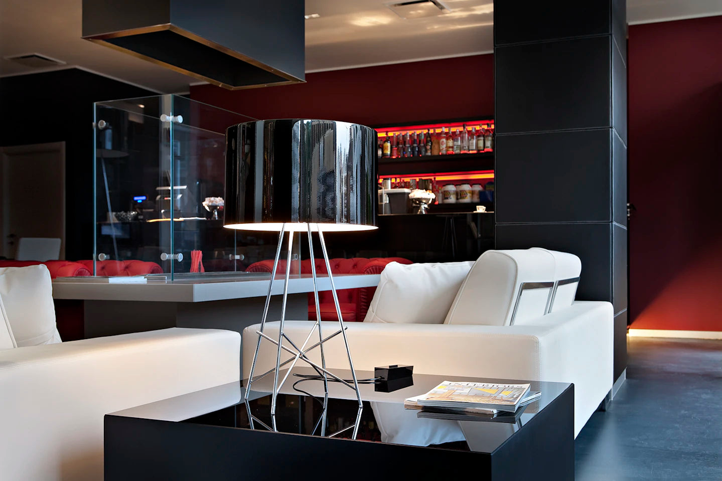 Tafellamp RAY zwart met metalen voet