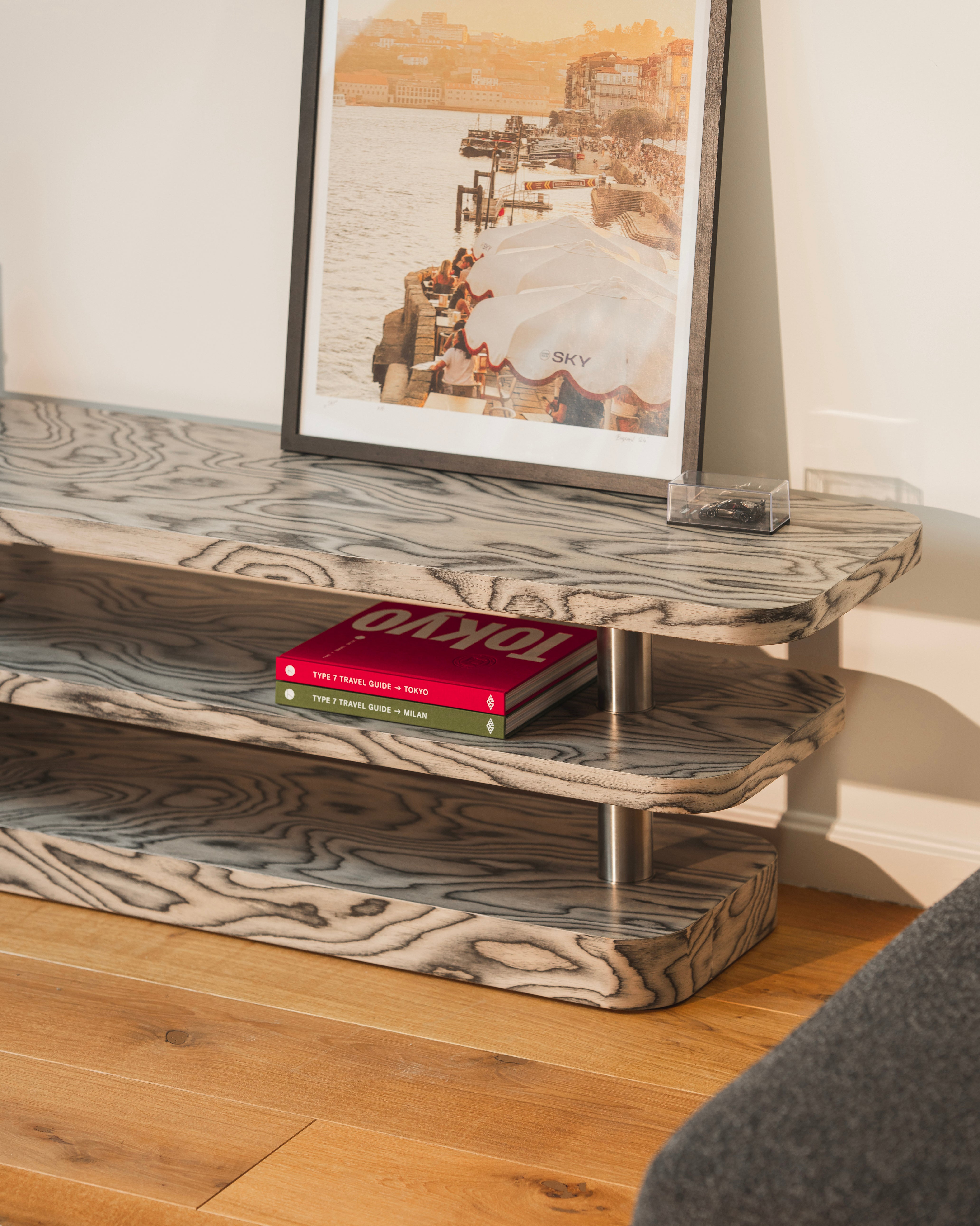 RTV-Schränke REL Furnier Sottsass mit stählernen Elementen