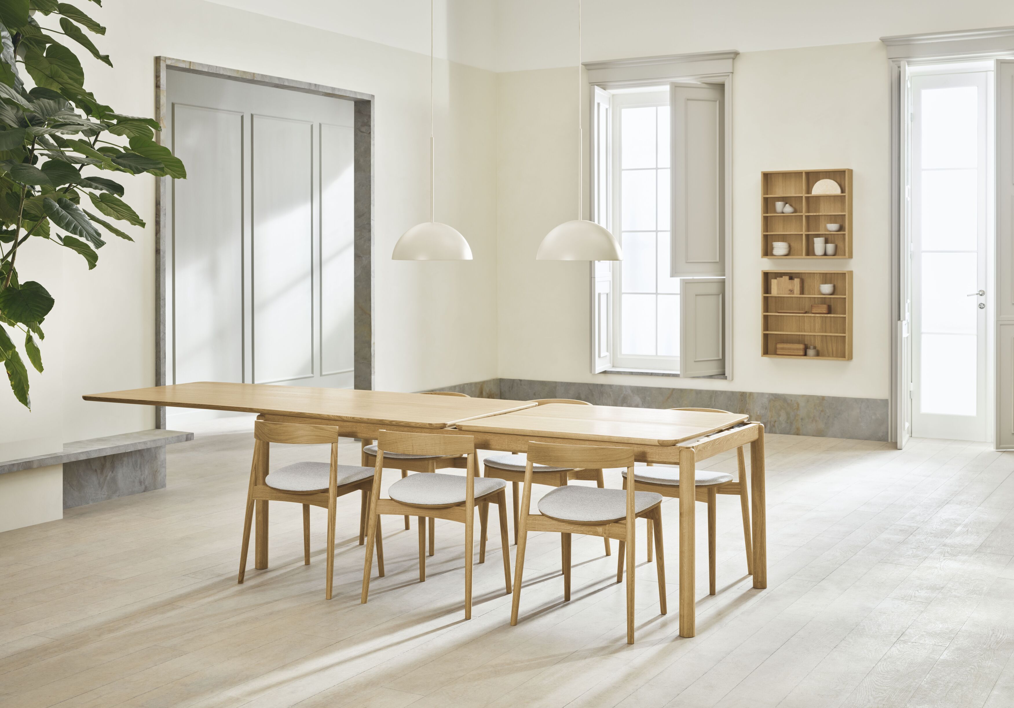 Uitschuifbare tafel RONYA gebleekt eikenfineer met een gebleekte basis