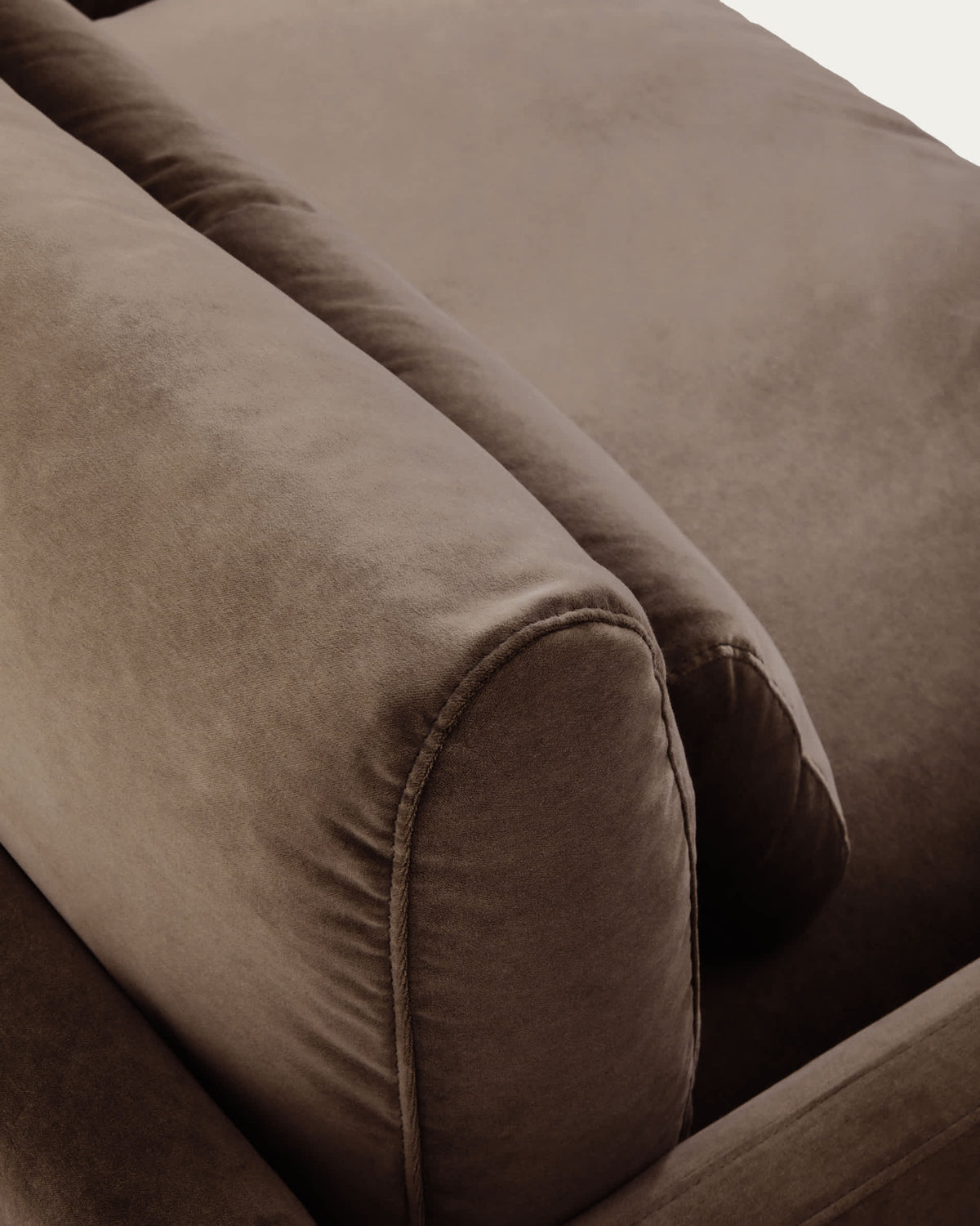 Sofa 4-osobowa VELIRO czekoladowy aksamit – ujęcie 9