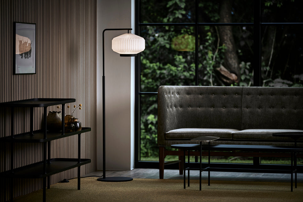 Vloerlamp MODEL 386 SHIBUI wit met zwarte voet