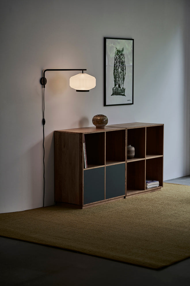 Lampa ścienna MODEL 286 SHIBUI biały z czarną podstawą – Le Klint
