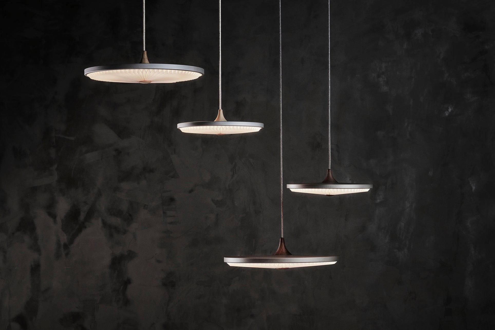 Lampa wisząca MODEL 198 SOLEIL wędzony dąb – Le Klint