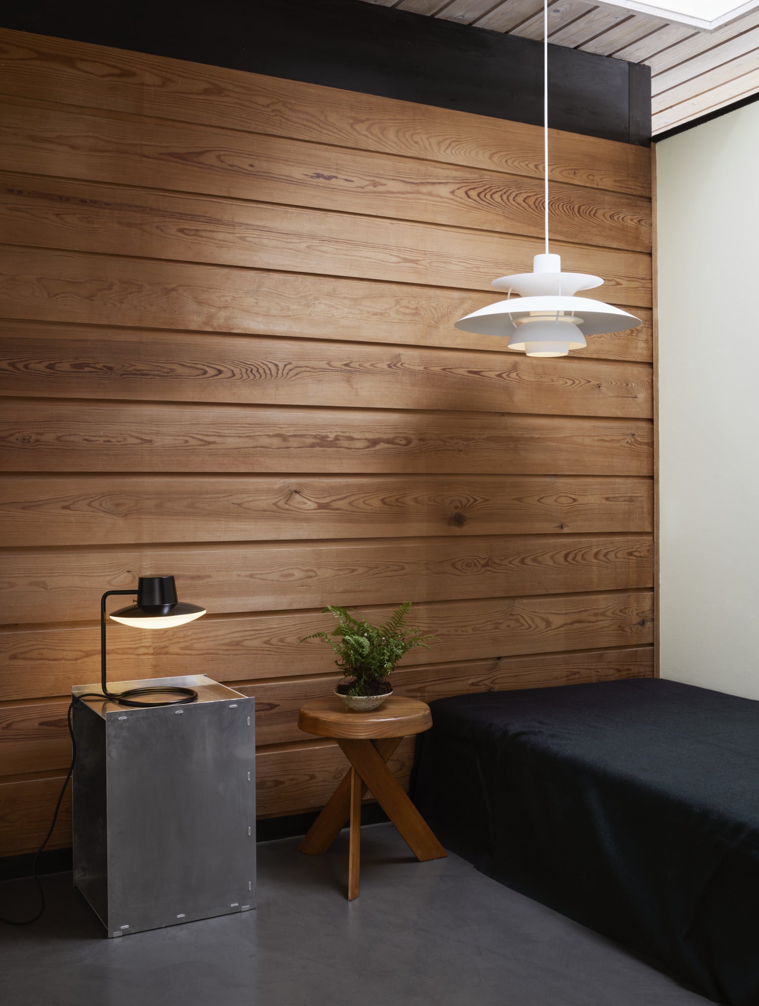 AJ OXFORD black table lamp