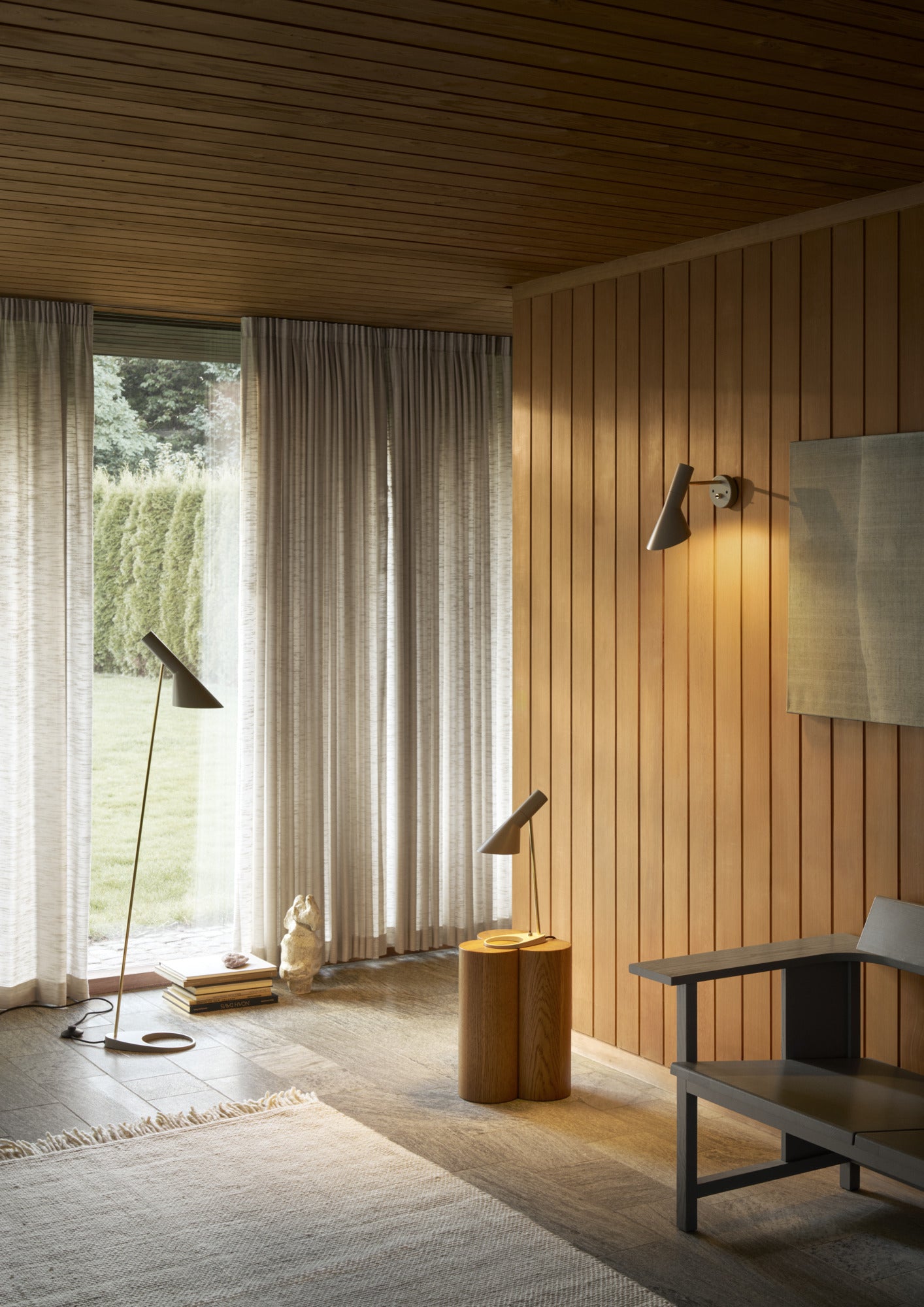 AJ floor lamp warm gray with brass