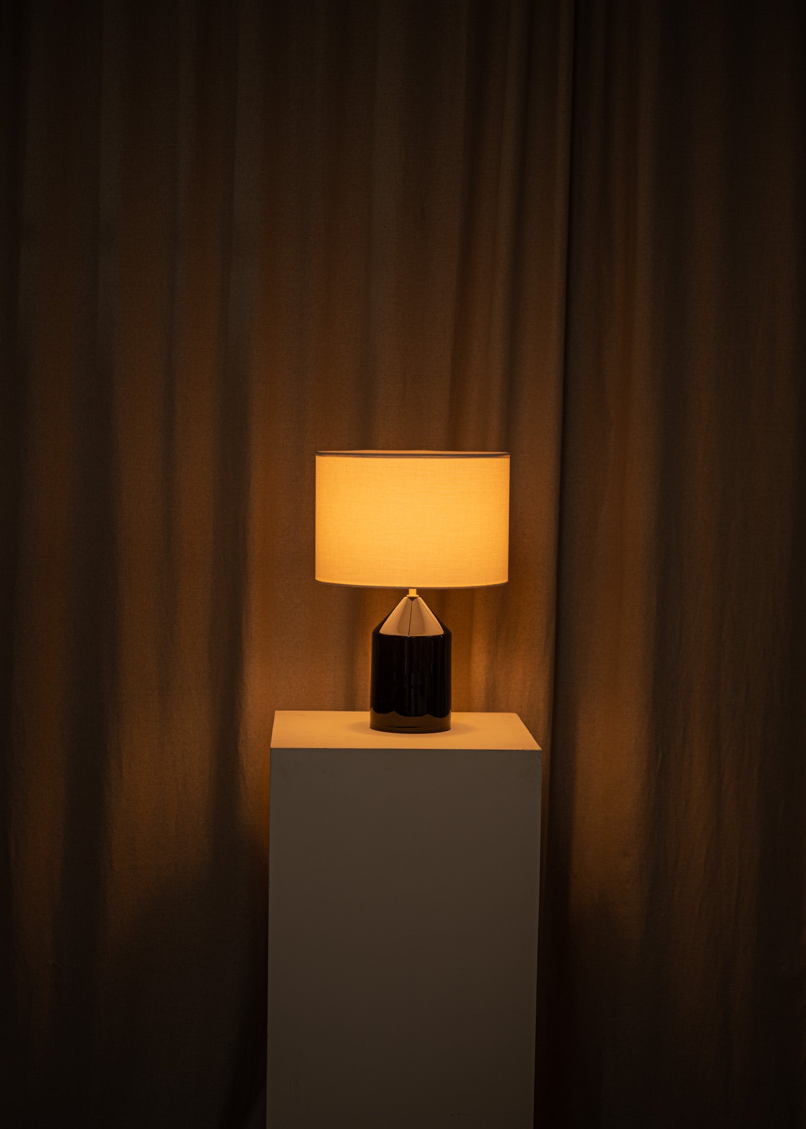 Tafellamp van keramiek JOSEF zwart