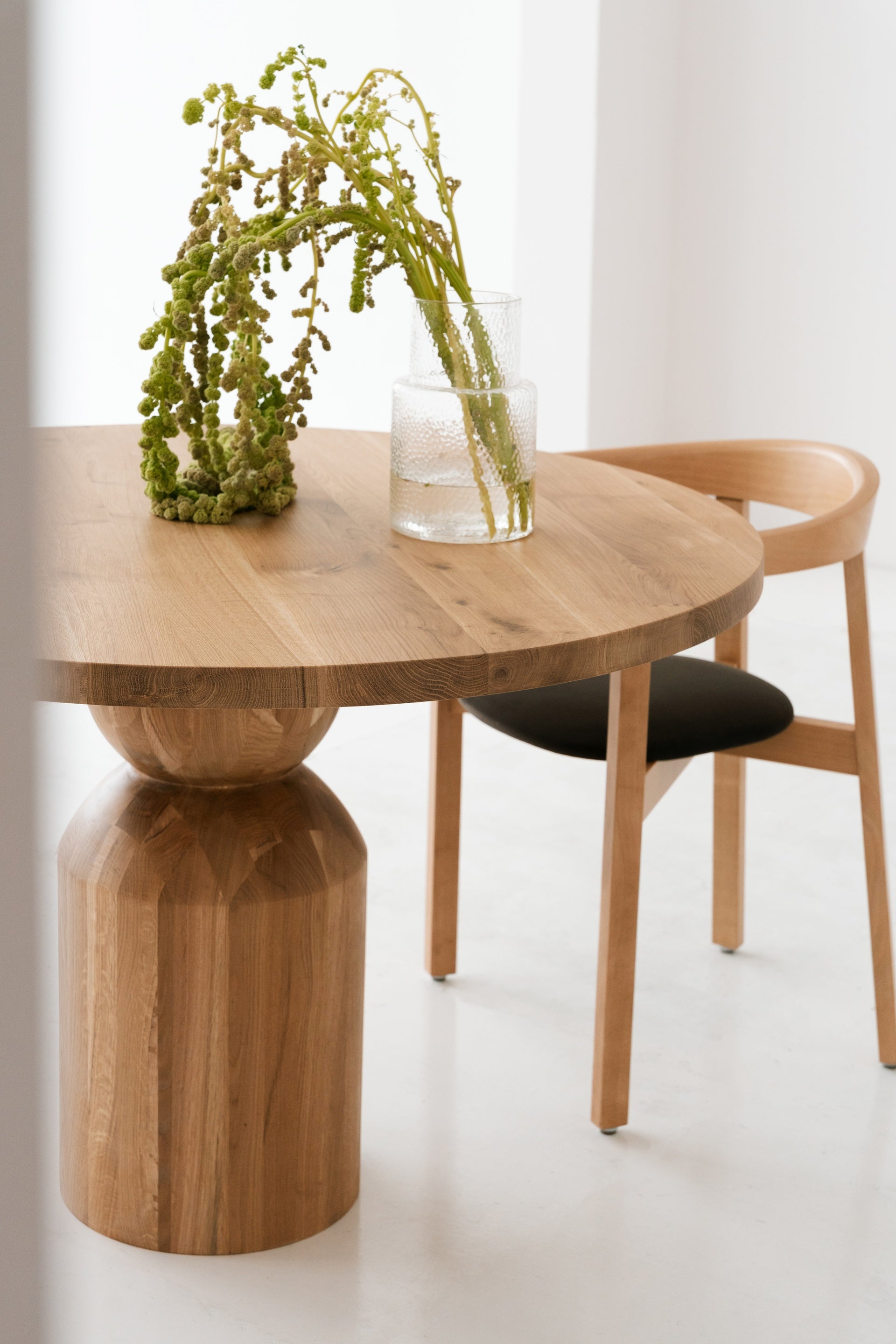 Ronde tafel BETH eikenhout