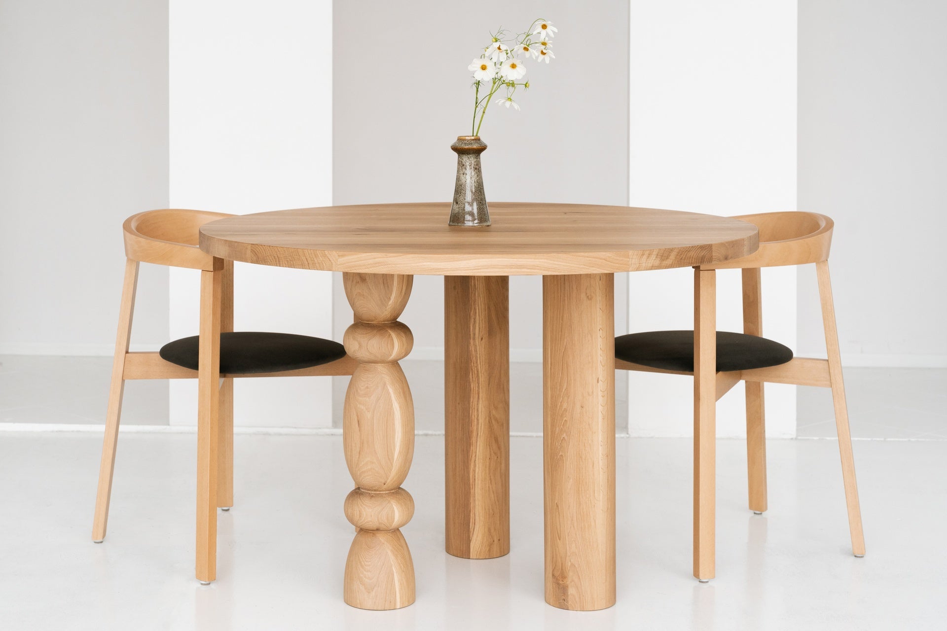 Round Table CIRI Oak Wood