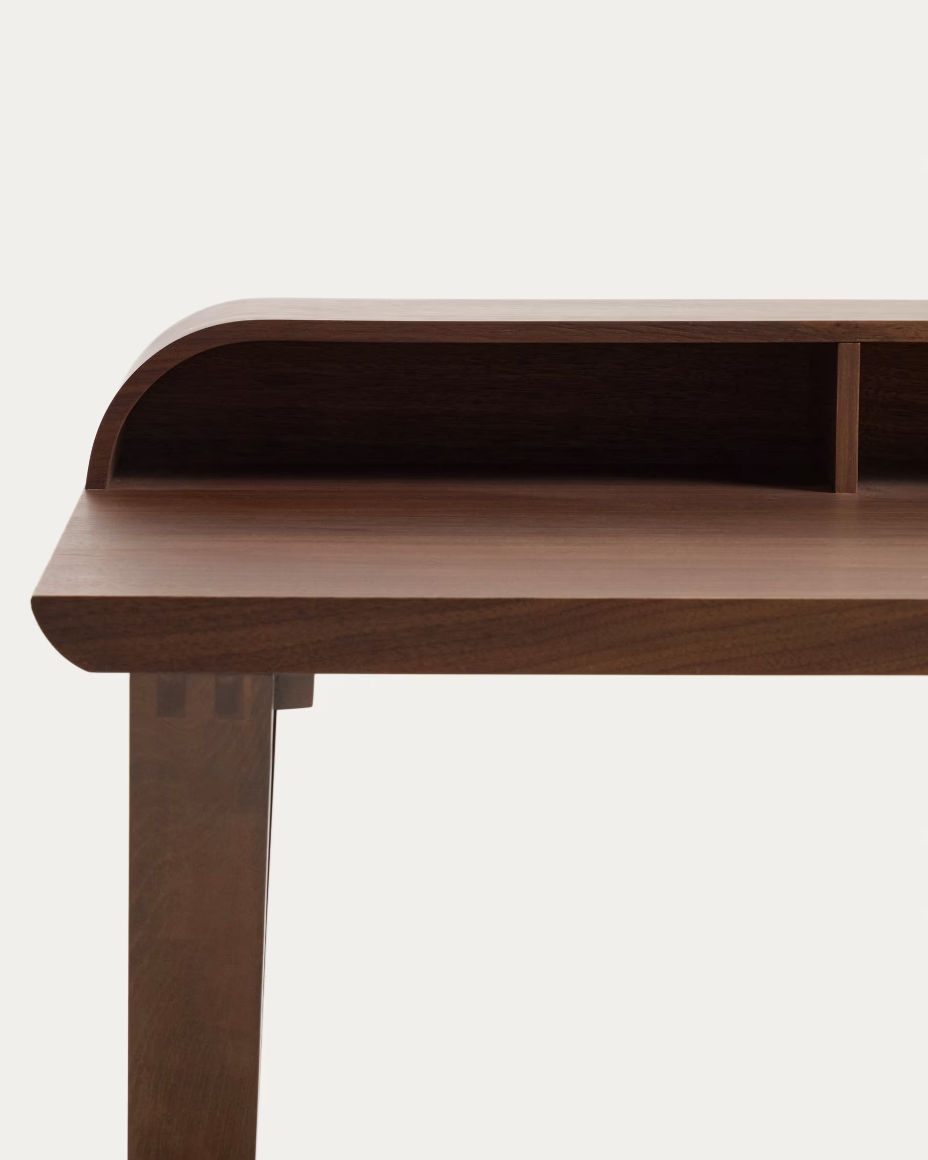 Bureau DILARE in notenhout