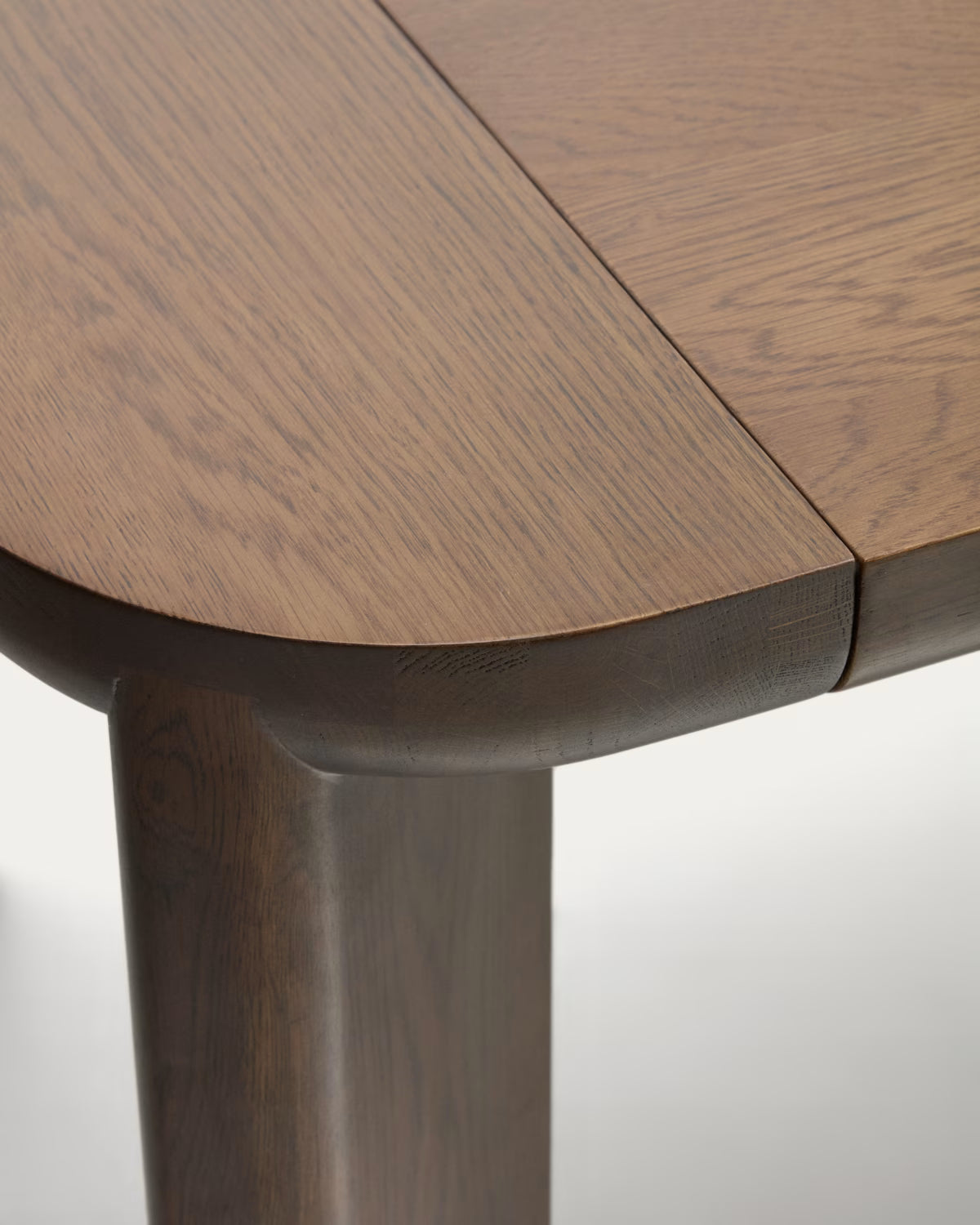 Uitschuifbare tafel JONDAL van donker massief hout en eikenfineer