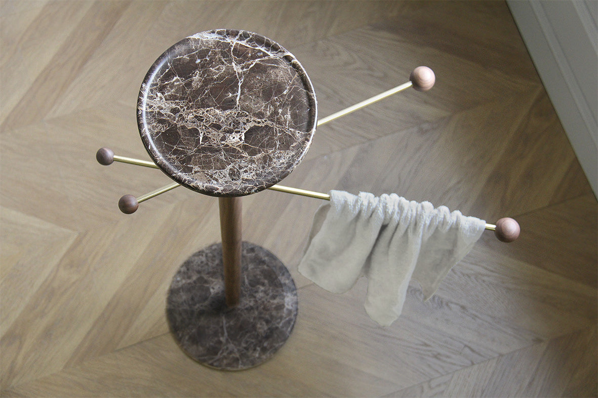 TOALLERO coat rack in wood with marble