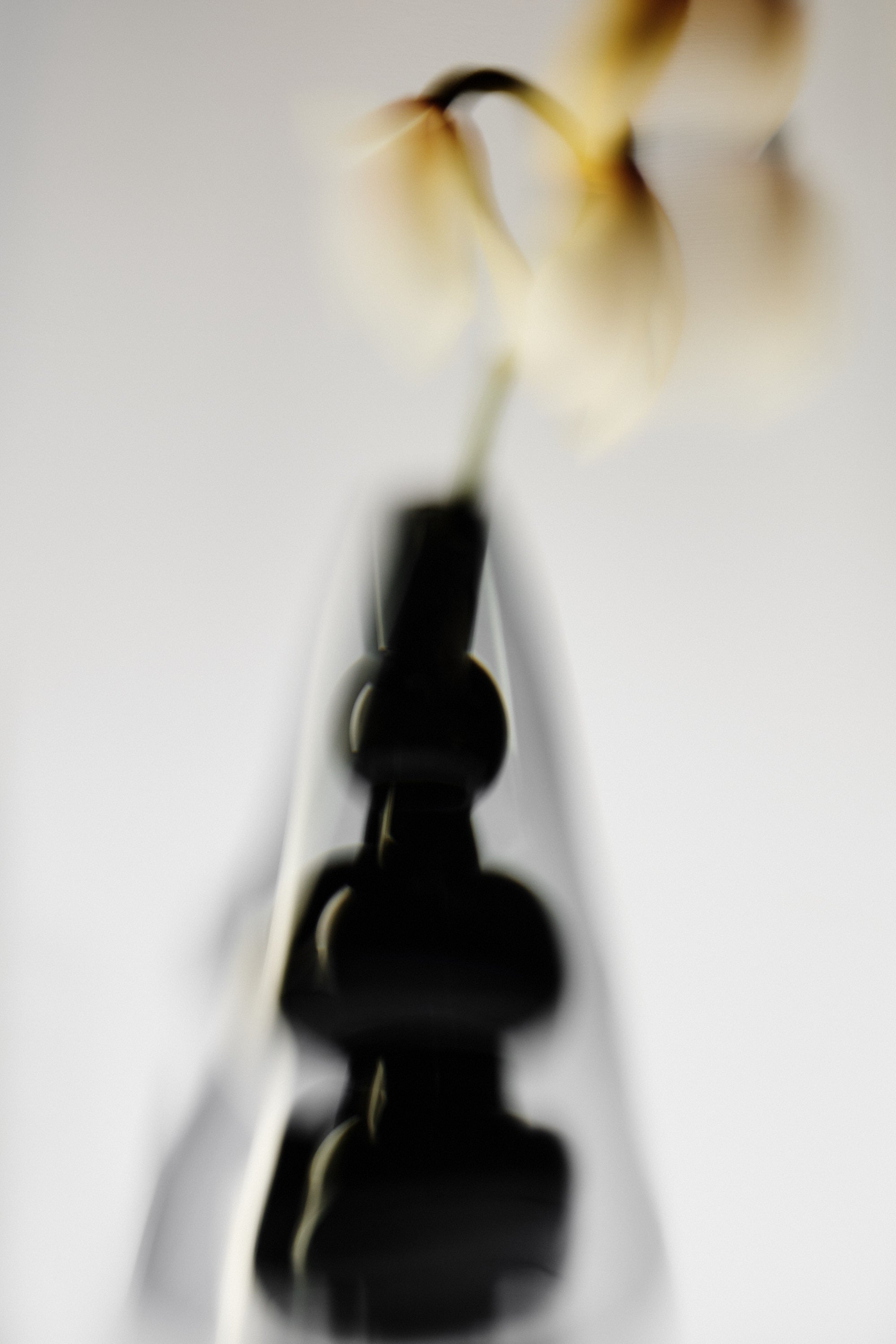 Vaas BUMP CONE zwart glas