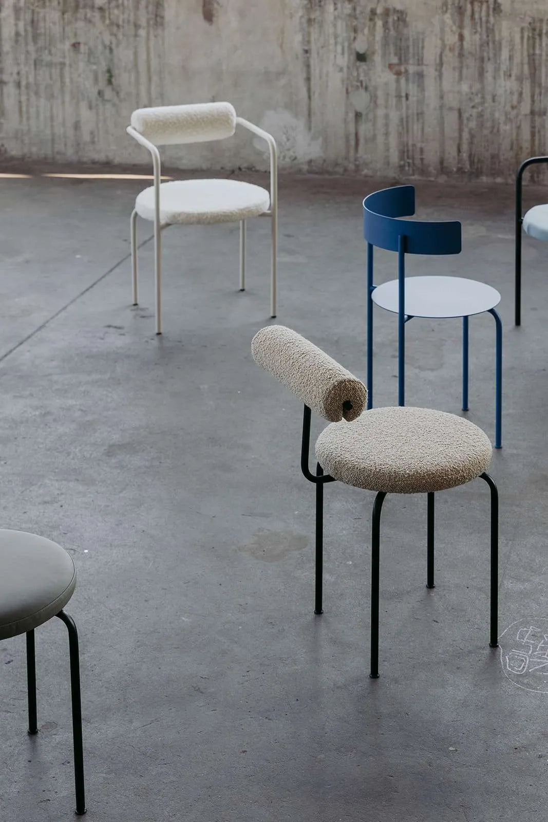 Gevoerd SAGE NO 2 stoel met metalen basis