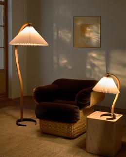 TIMBERLINE table lamp oak wood with white shade
