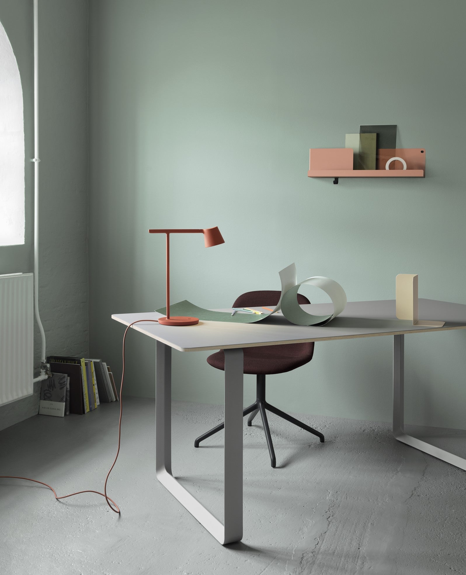 Tafel 70/70 grijs met zandkleurige basis