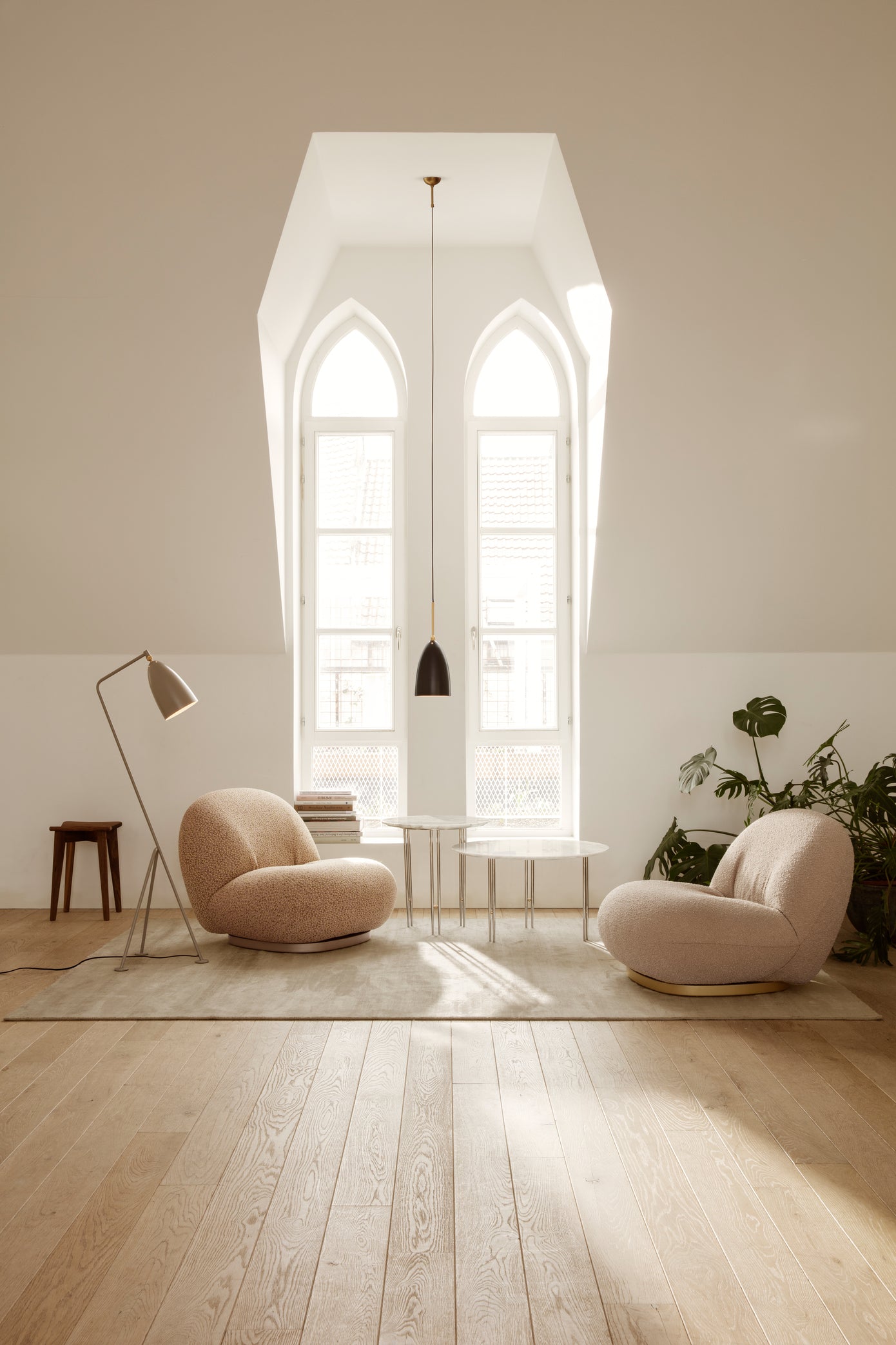 IOI side table with travertine and black base