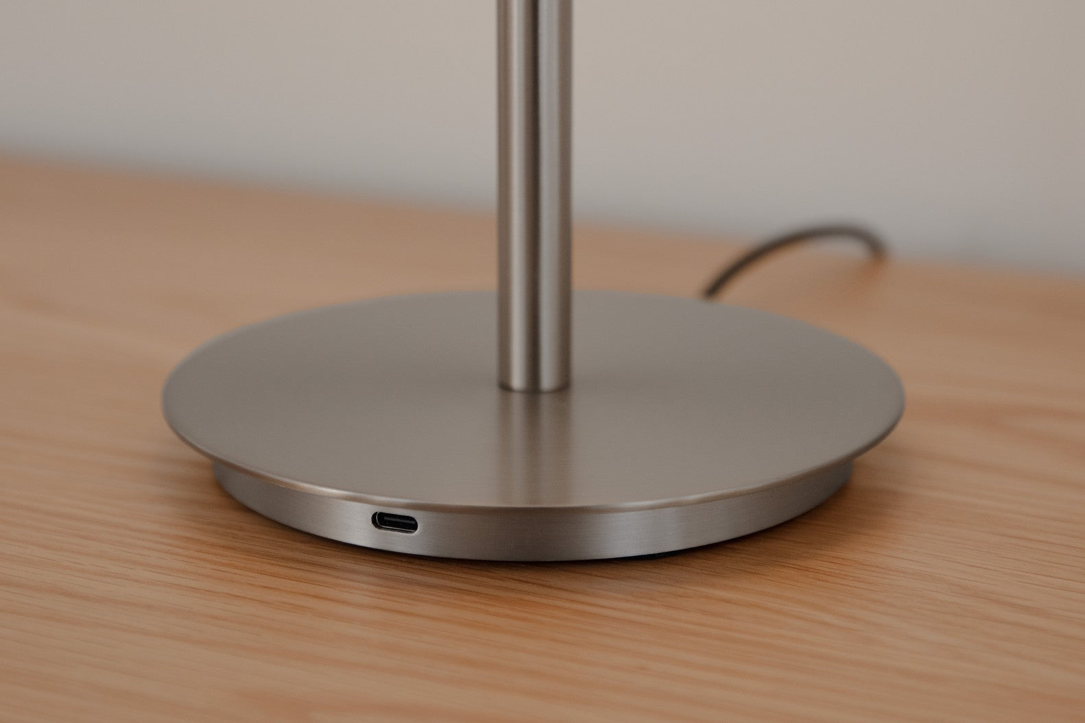 Tafellamp AUDREY wit met zilveren inzet