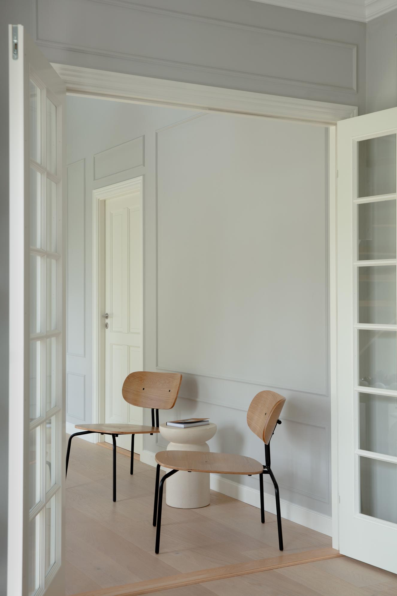 Fauteuil CURIOUS eiken met zwarte basis