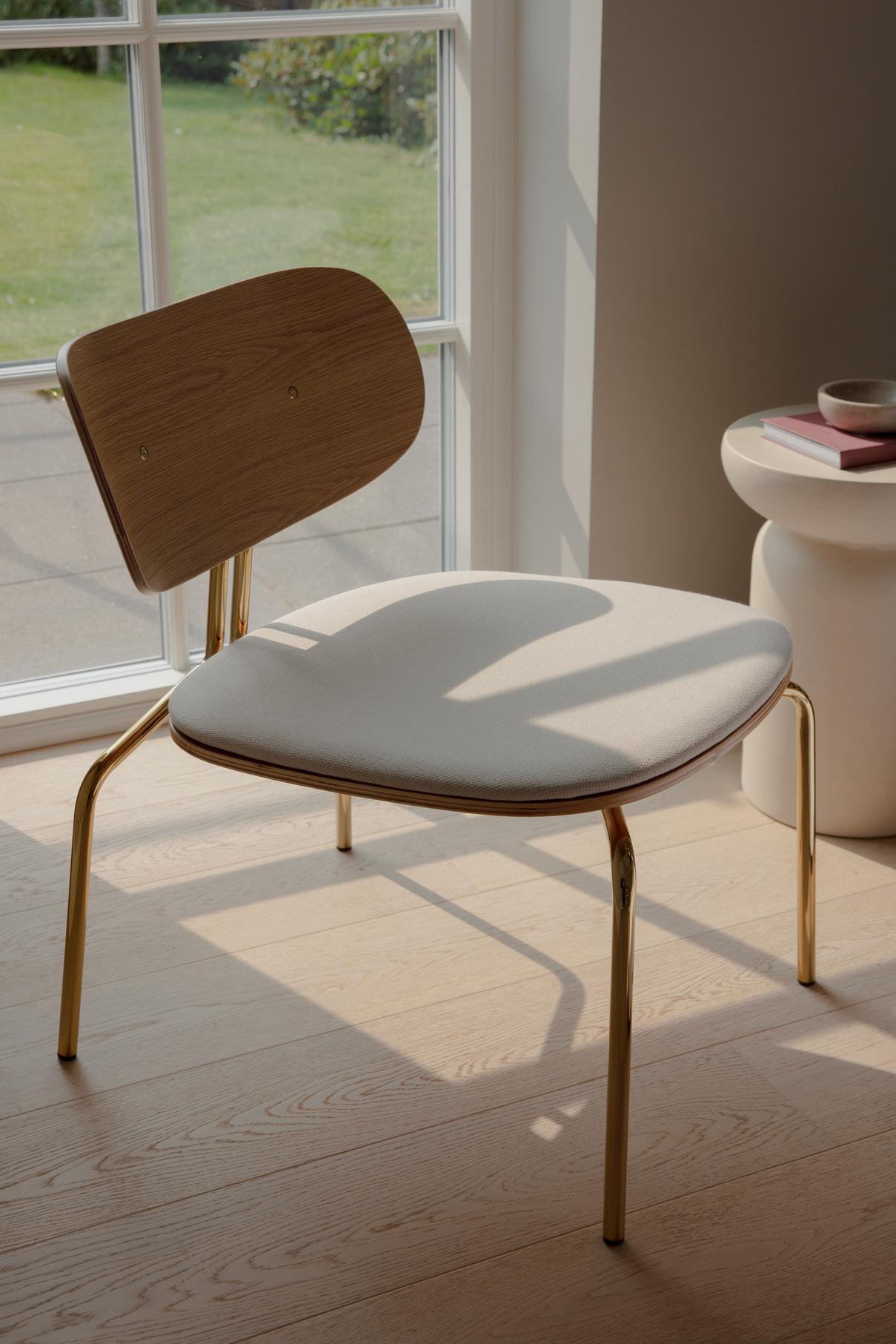 Fauteuil CURIOUS eiken met zwarte basis