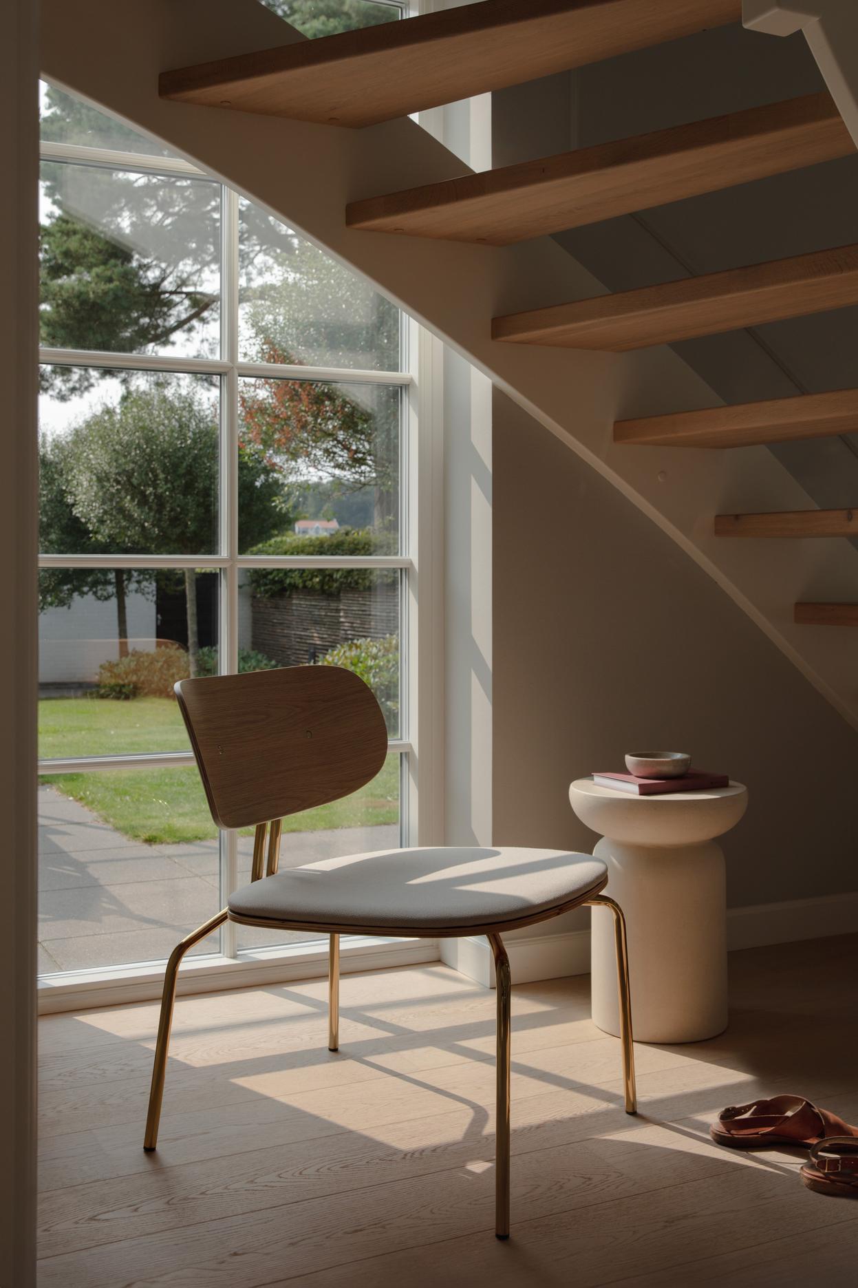 Fauteuil CURIOUS eiken met zwarte basis