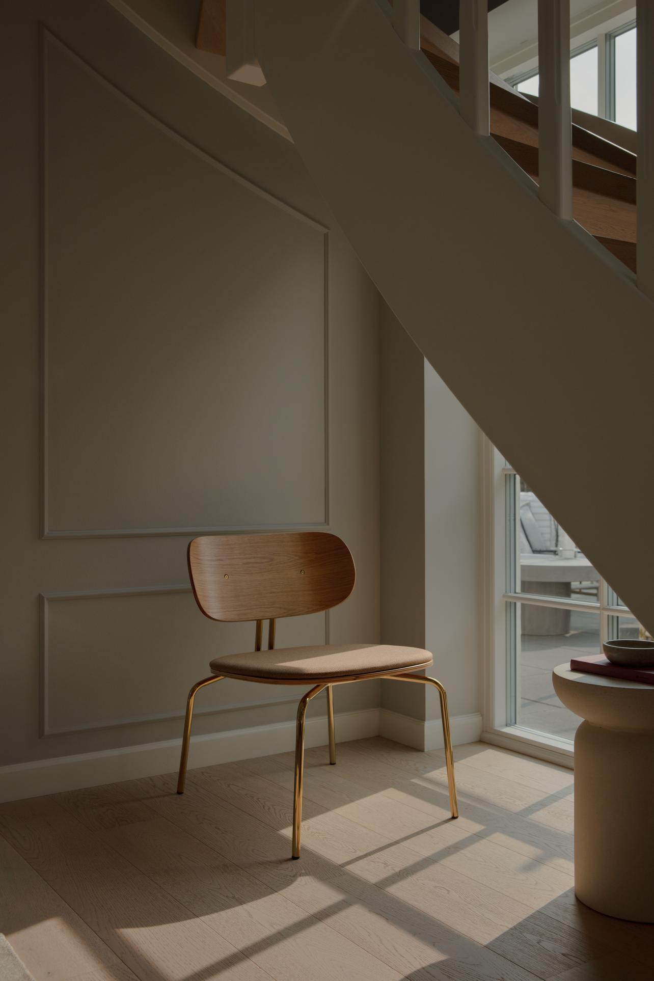 Fauteuil CURIOUS eiken met zwarte basis