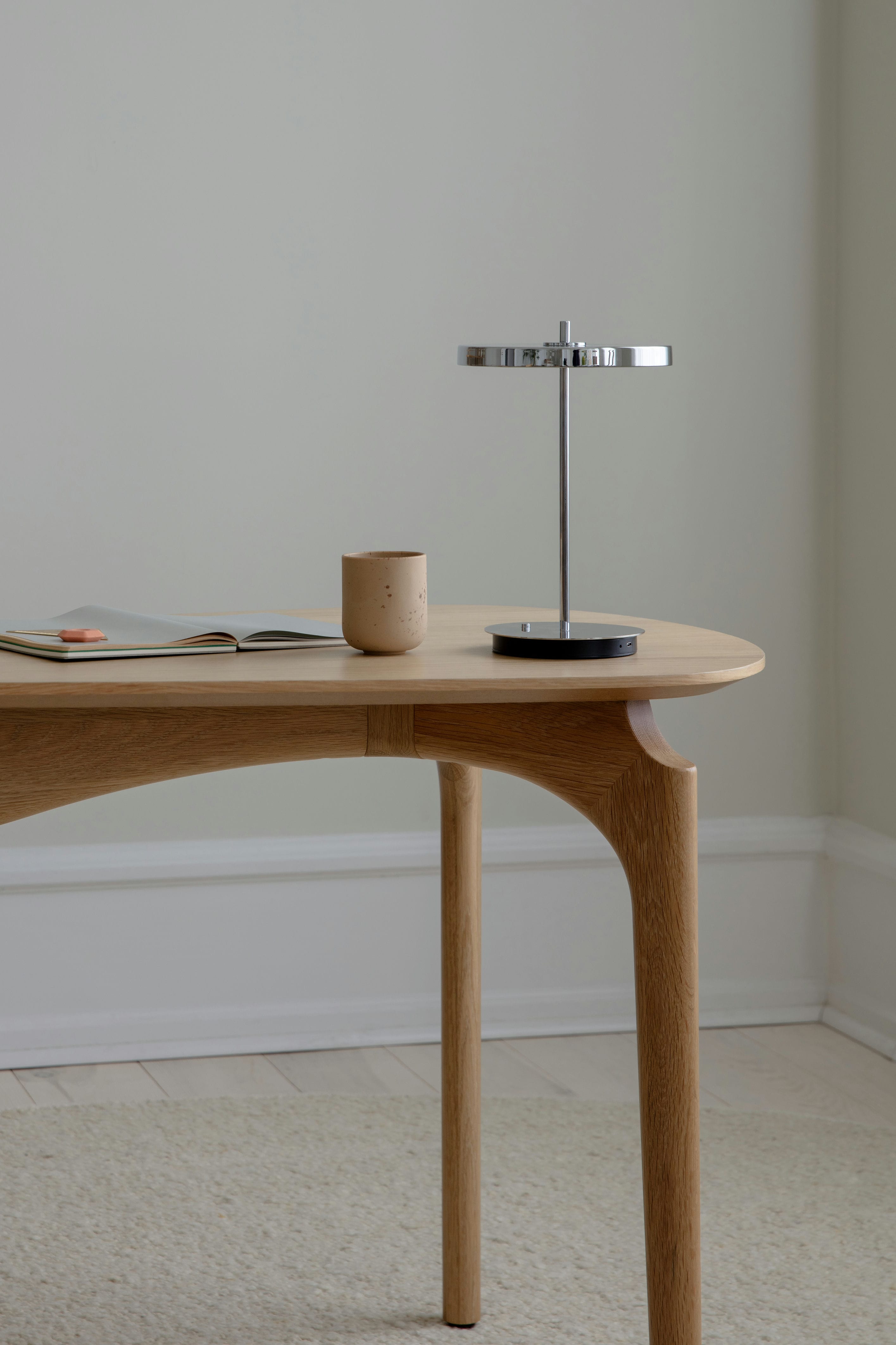 Lampa przenośna ASTERIA MOVE polerowana stal – styl minimalistyczny