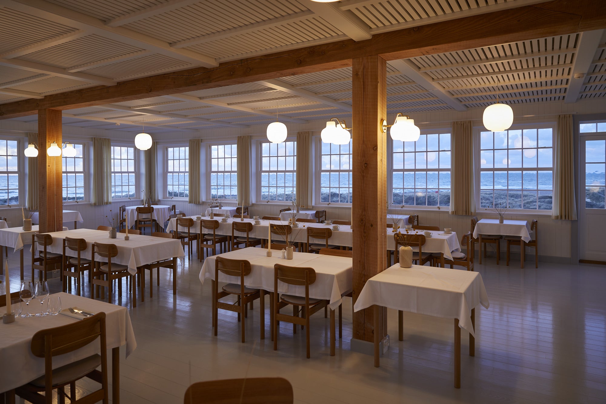 Wandleuchte VL RING CROWN 2 weiß mit messingfarbenem Sockel