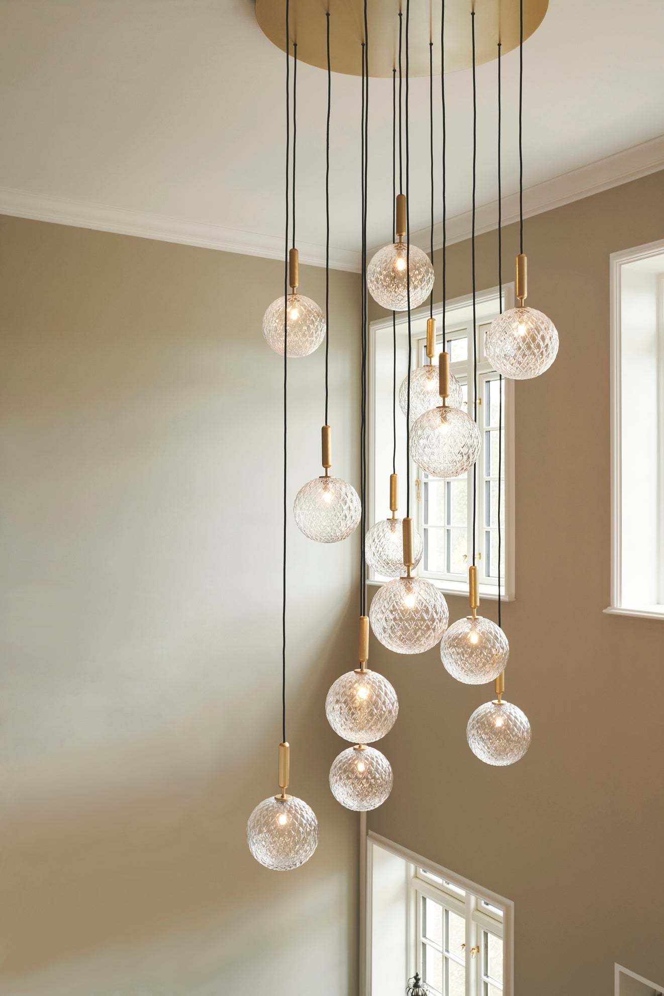 Hanglamp MIIRA 13 messing met opaalglas