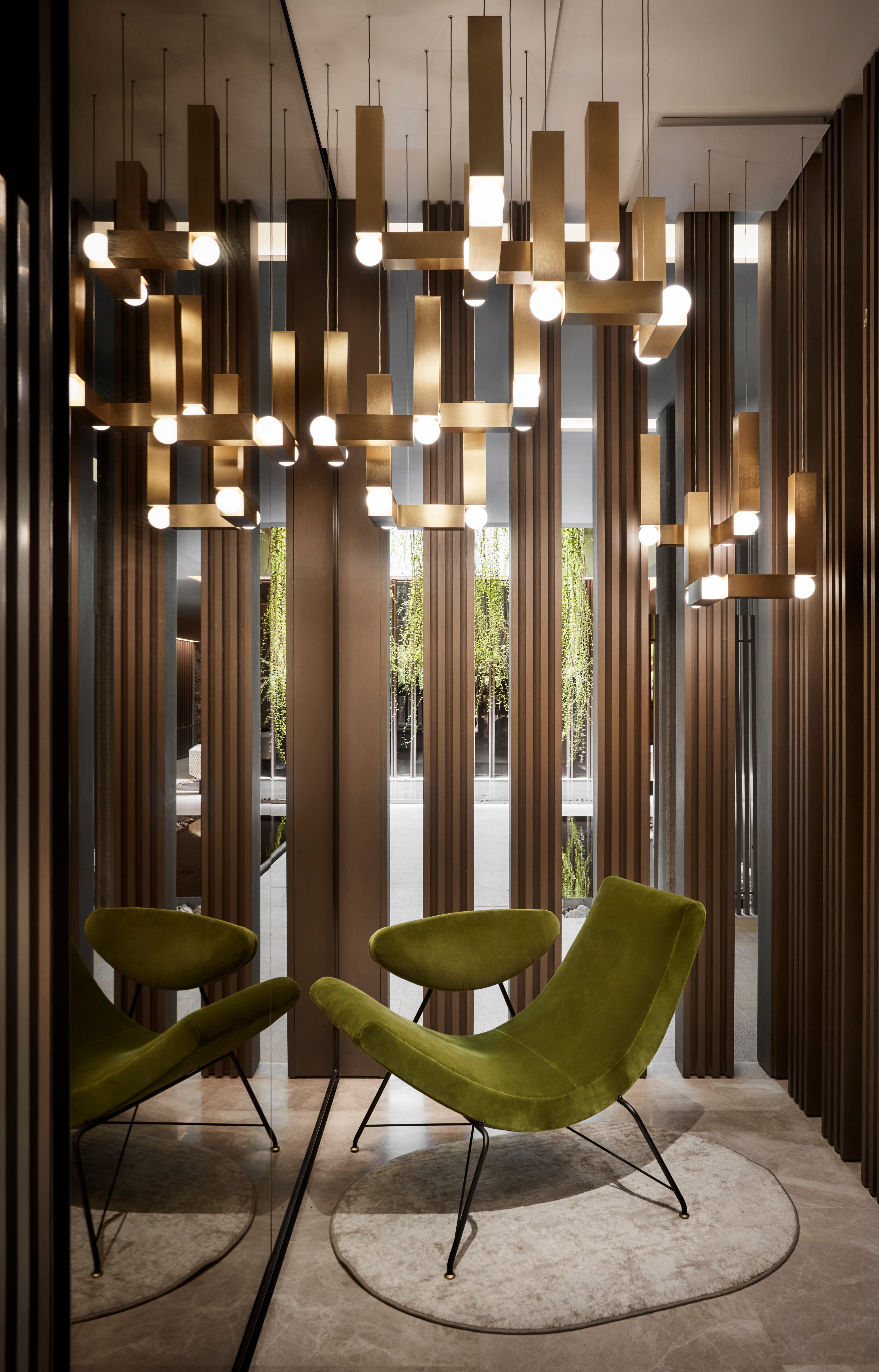 Hanglamp VESPER DUO met opalen glazen kap en bronzen afwerking