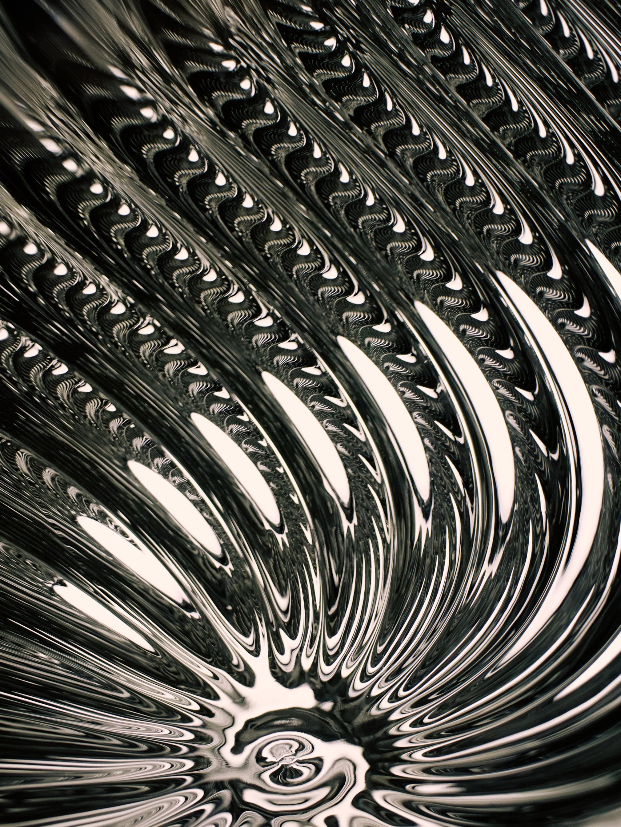 Stehlampe WHIRL FAT CONE in Silber mit silbernem Fuß