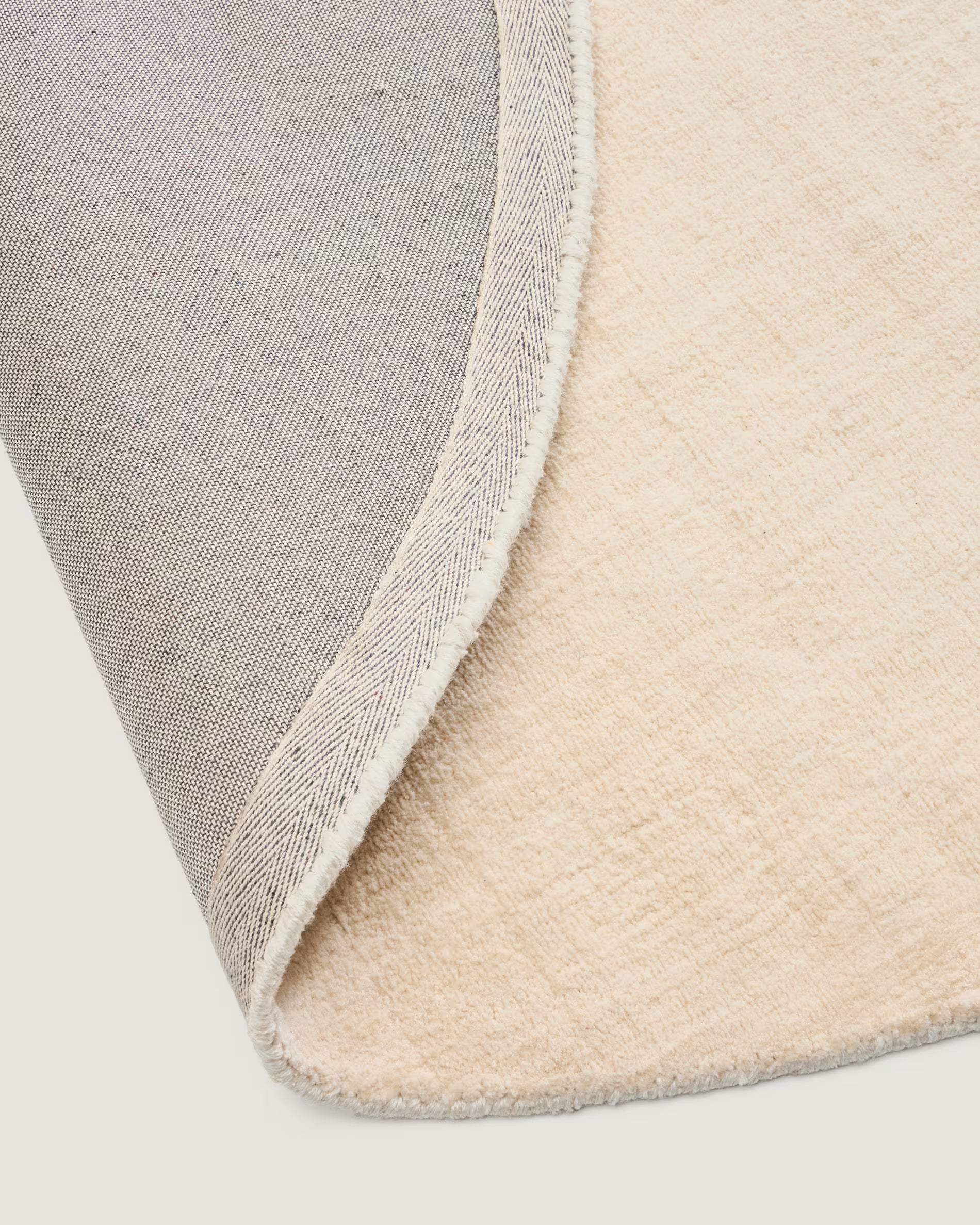 Beige round rug EMPURIES