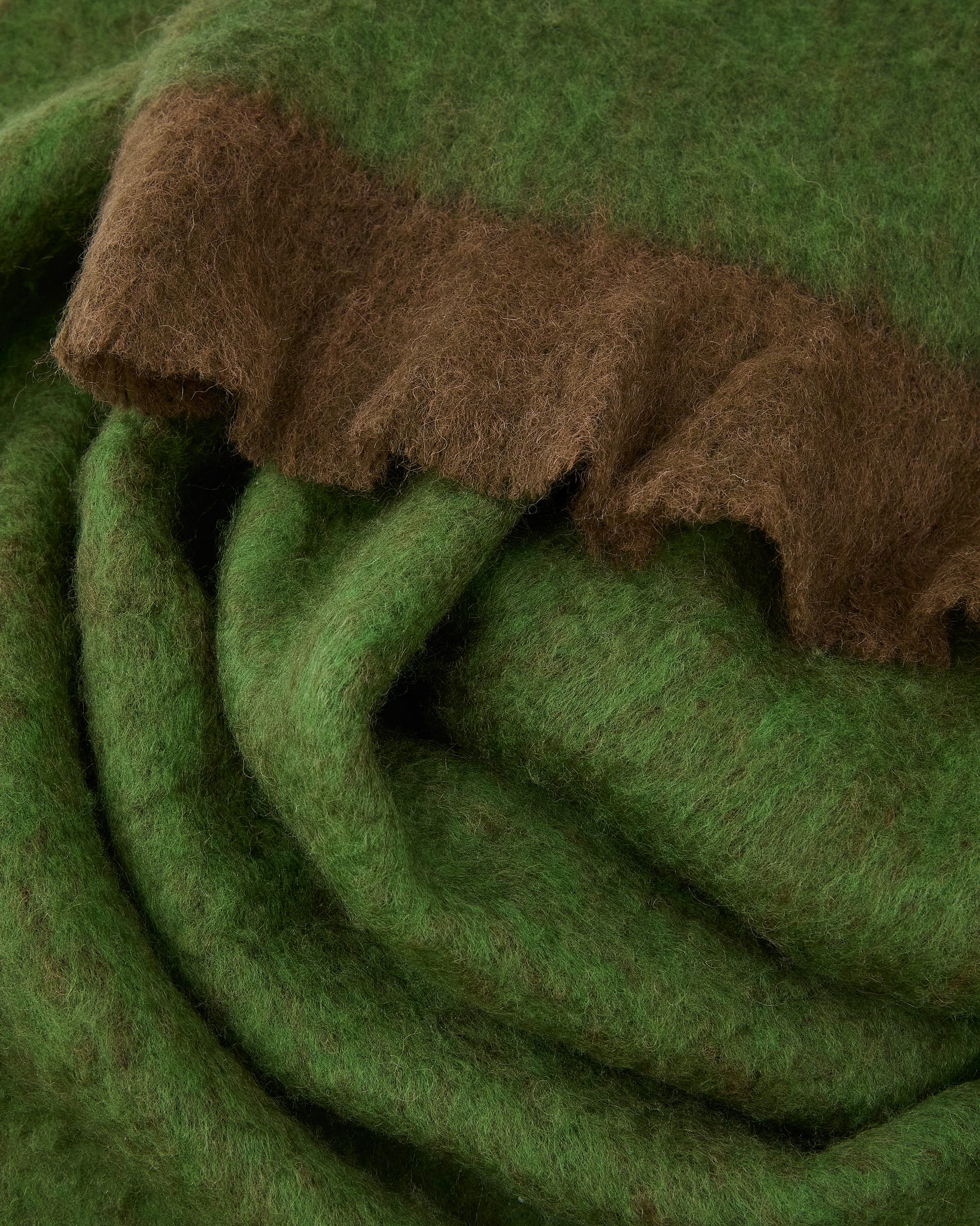 Pled ODELNA zielony z brązowymi falbanami