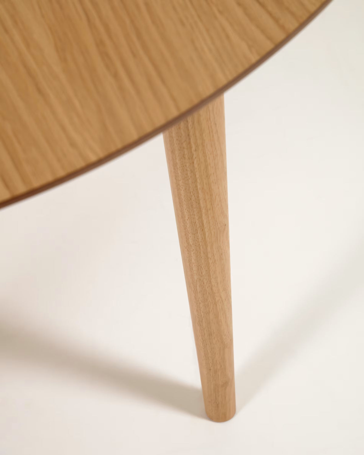 Ovale uitschuifbare tafel OQUI eikenfineer