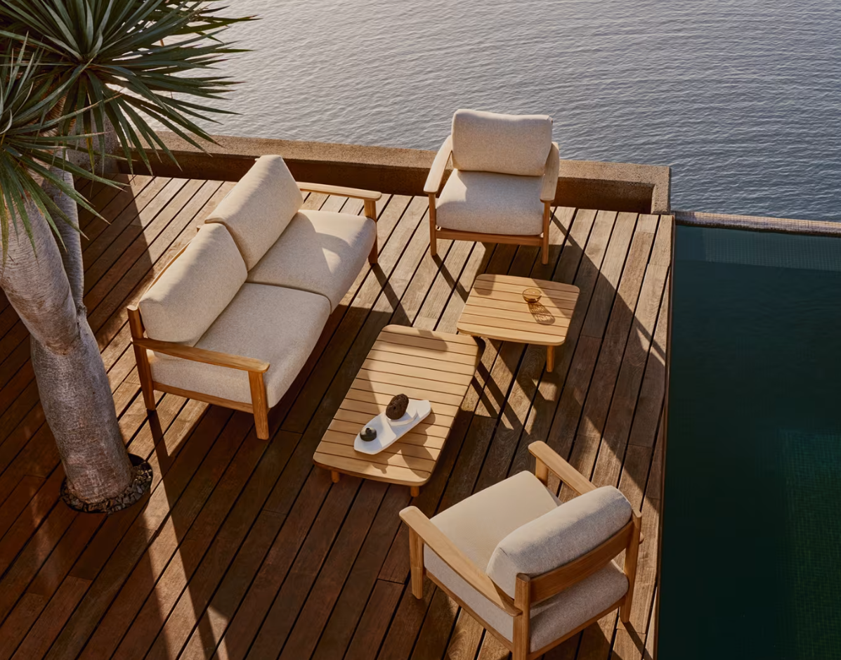 Beige TIRANT fauteuil met houten basis