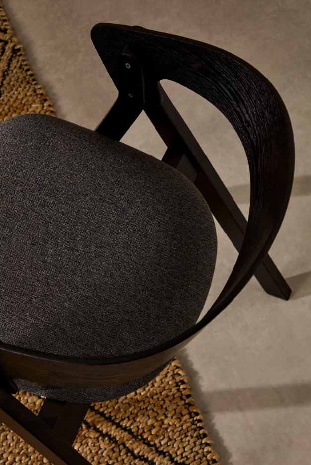 Stoel GODIA van essenhout met zwarte afwerking